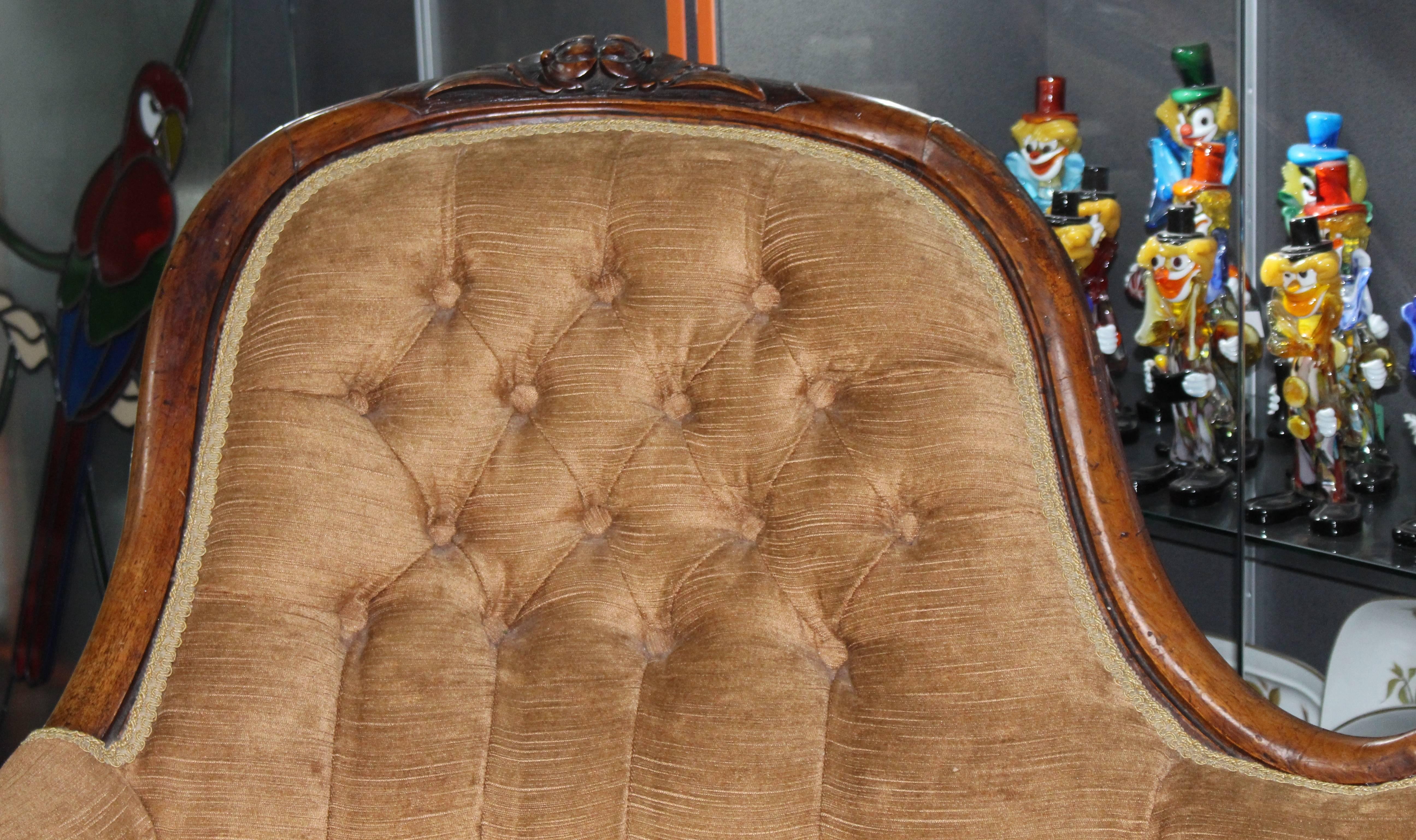 Antique Victorian Walnut Upholstered Chaise Longue In Good Condition In Worcester, Worcestershire