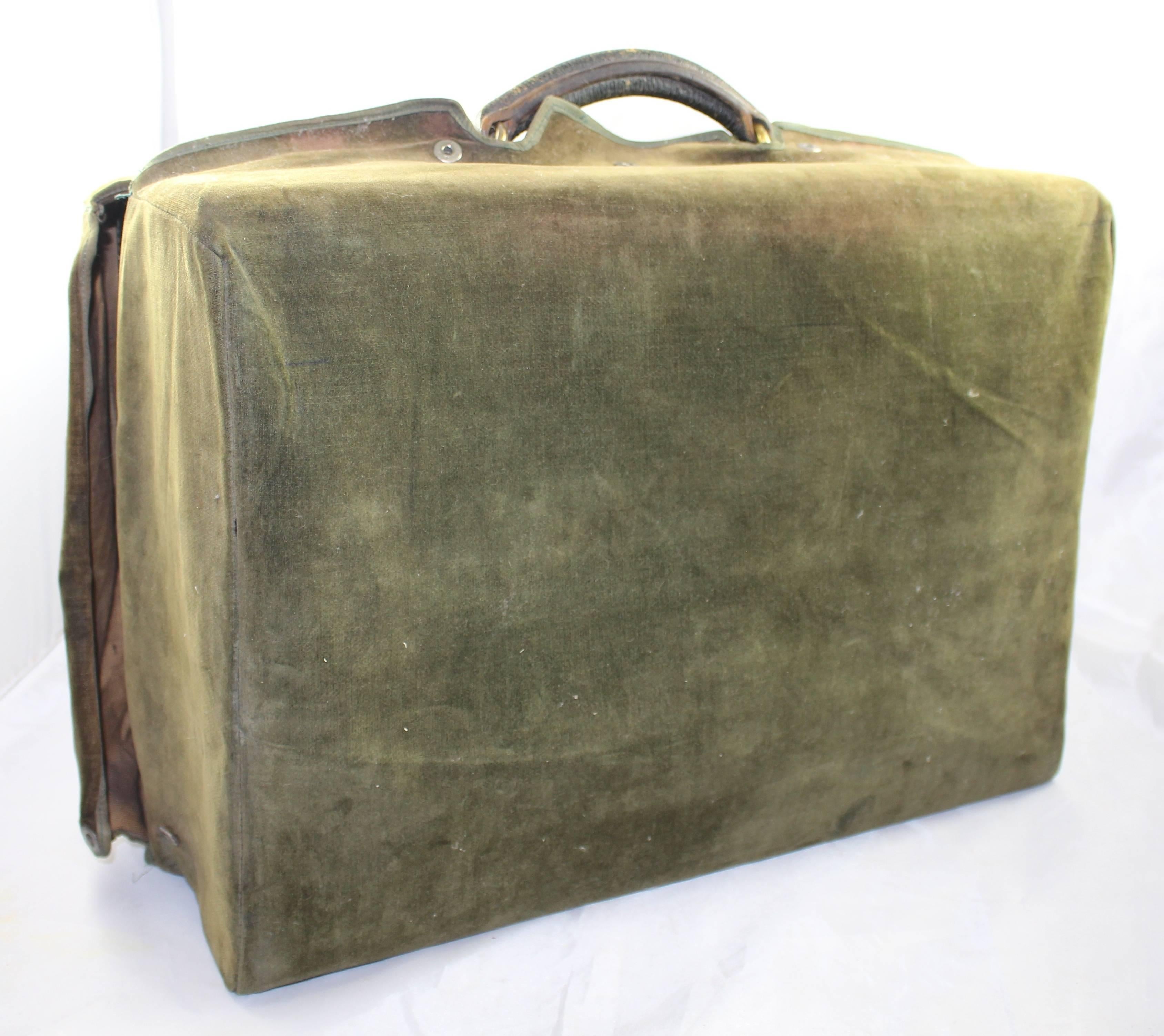 Fine Early 20th Century Walker & Hall Cased Silver Travelling Vanity Case For Sale 7
