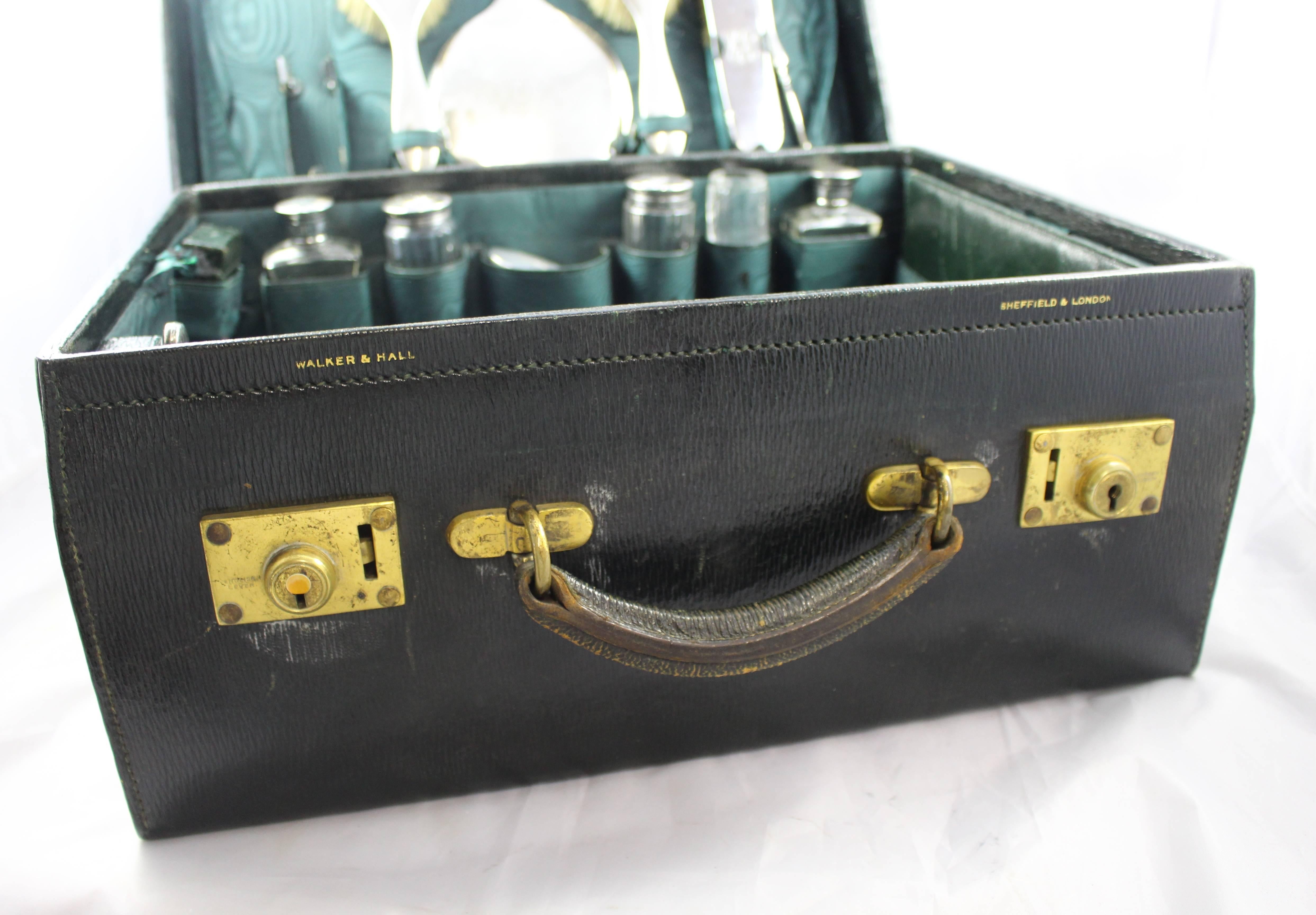 Fine Early 20th Century Walker & Hall Cased Silver Travelling Vanity Case For Sale 4