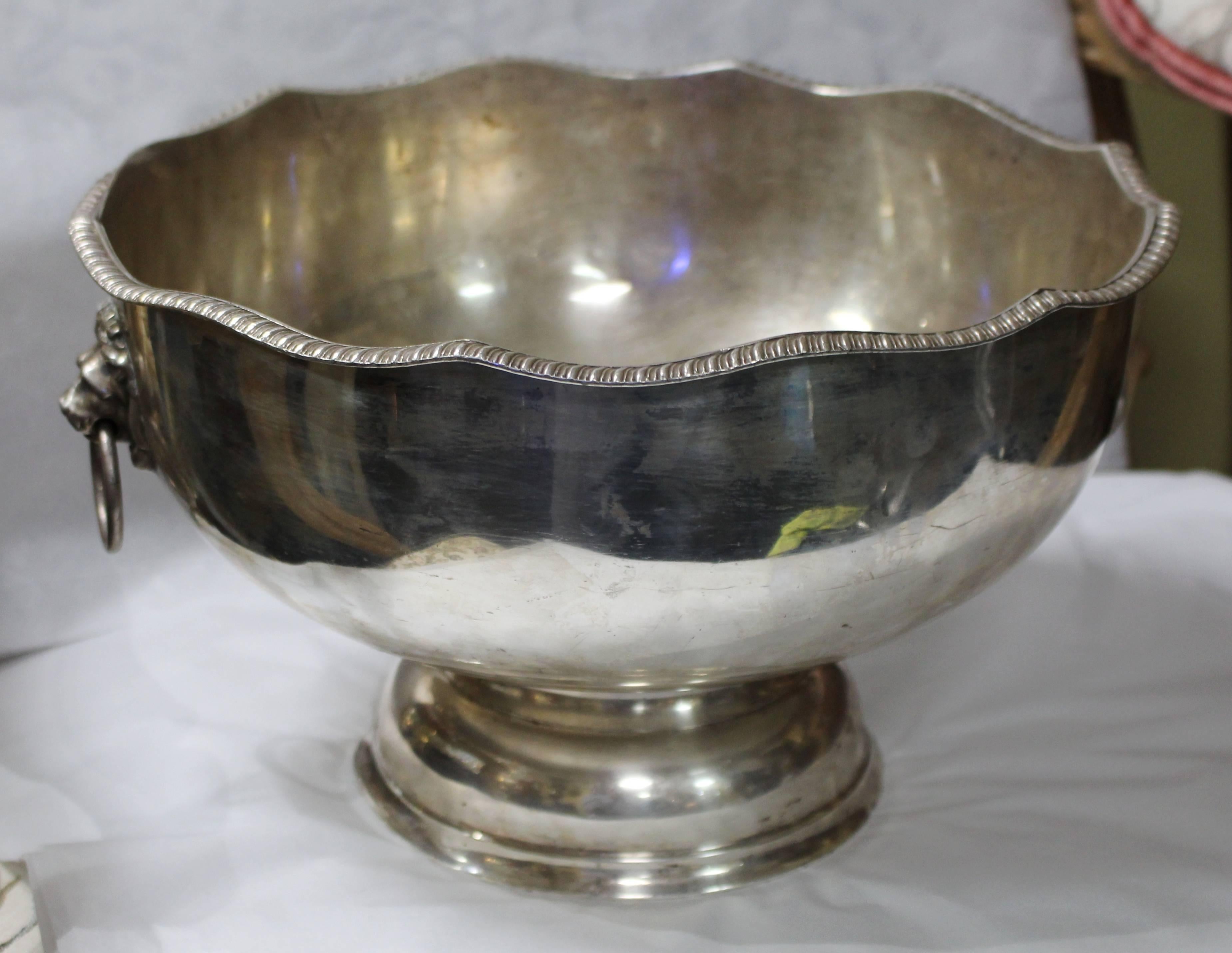 19th Century Large Silver Plated on Copper Two Handled Bowl In Good Condition In Worcester, Worcestershire