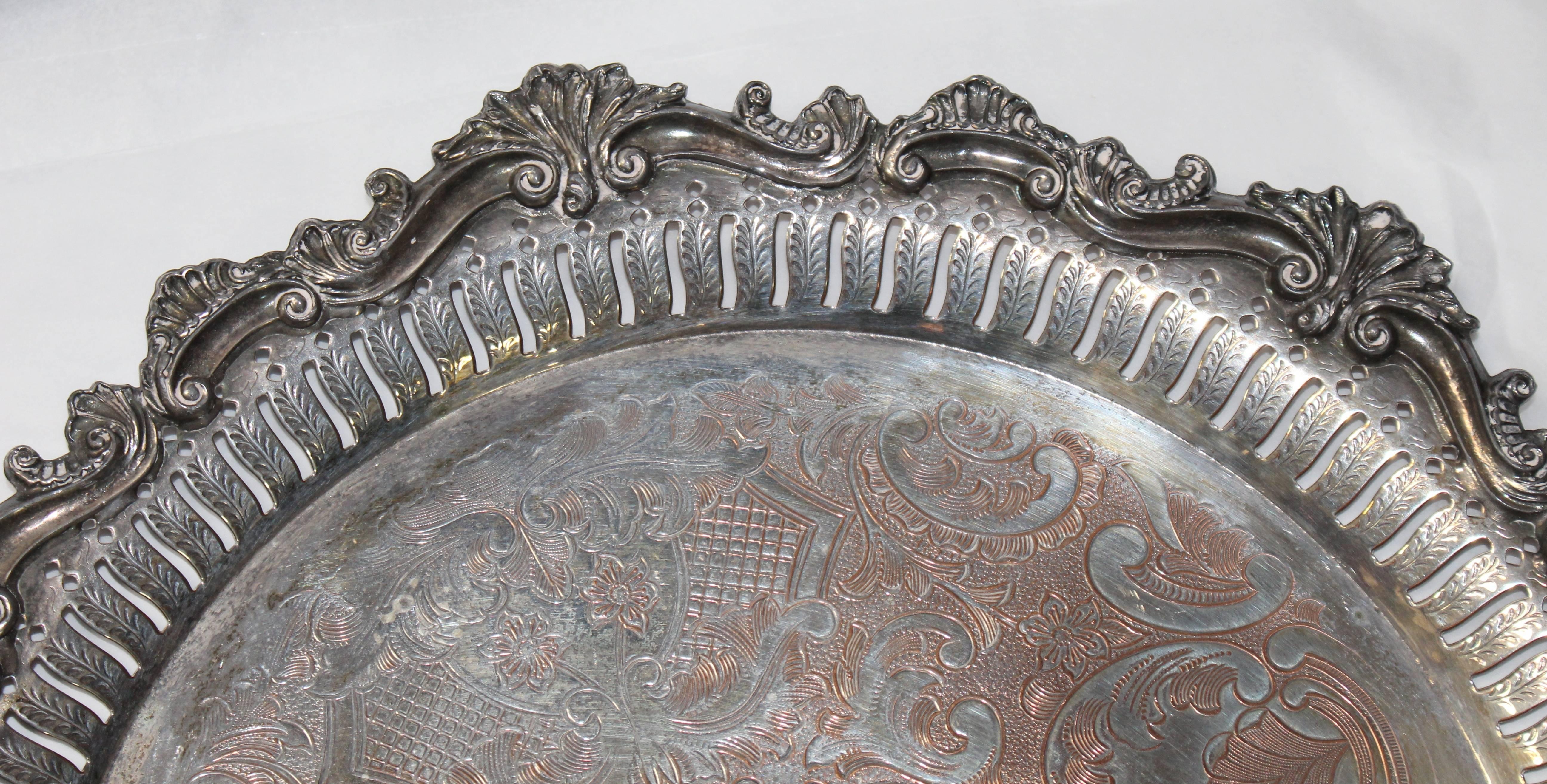 Heavy Ornate Engraved Antique Silver Plated on Copper Charger Tray In Good Condition In Worcester, Worcestershire