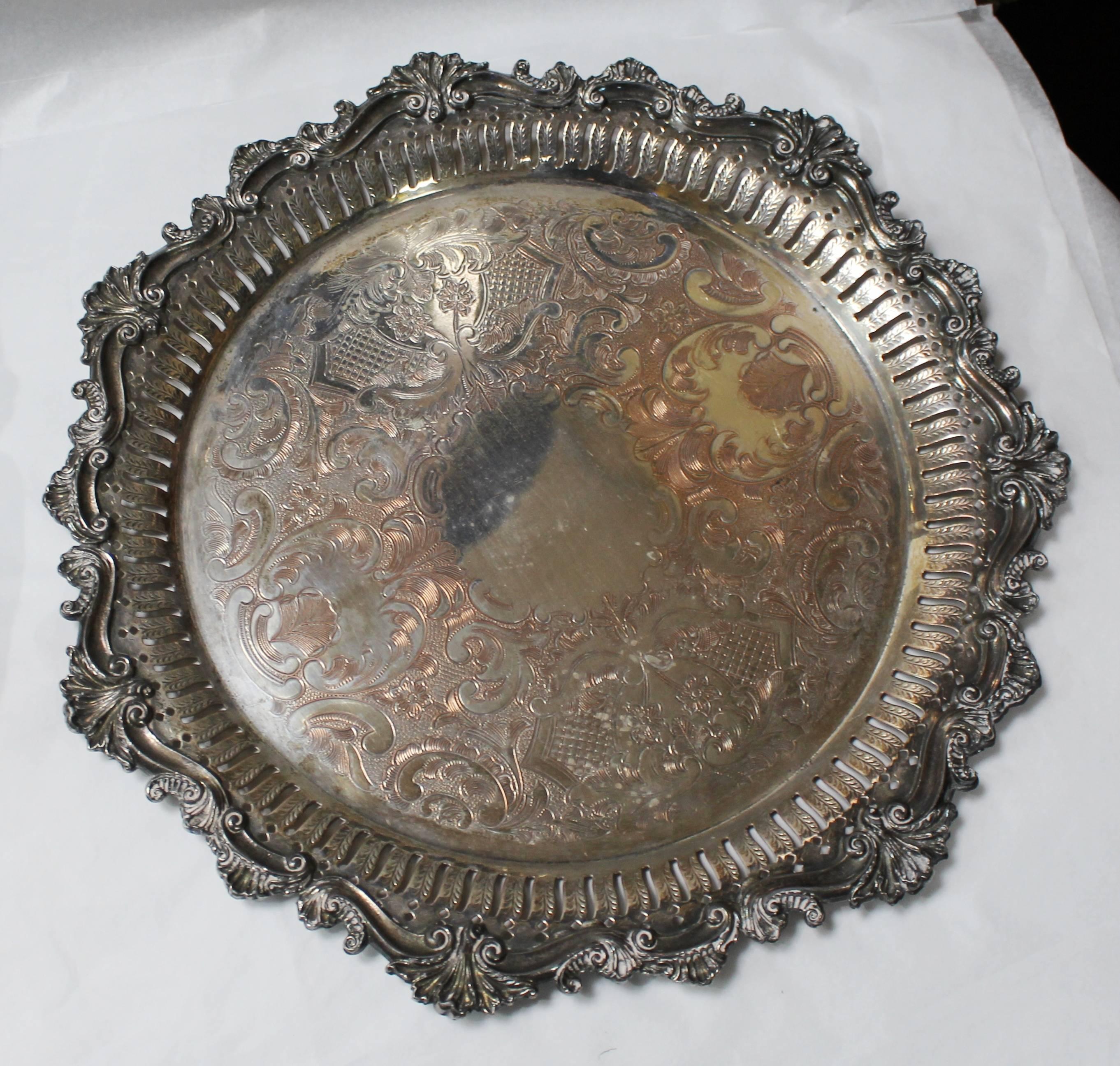 Tray
Composition silver on copper
Measures: Diameter 37.5 cm / 14 3/4 in
Height 2 cm / 3/4 in
Mark stamped to the back E.P.Copper
Condition good condition commensurate with age. Wear to the silver plate (where the copper underneath can be