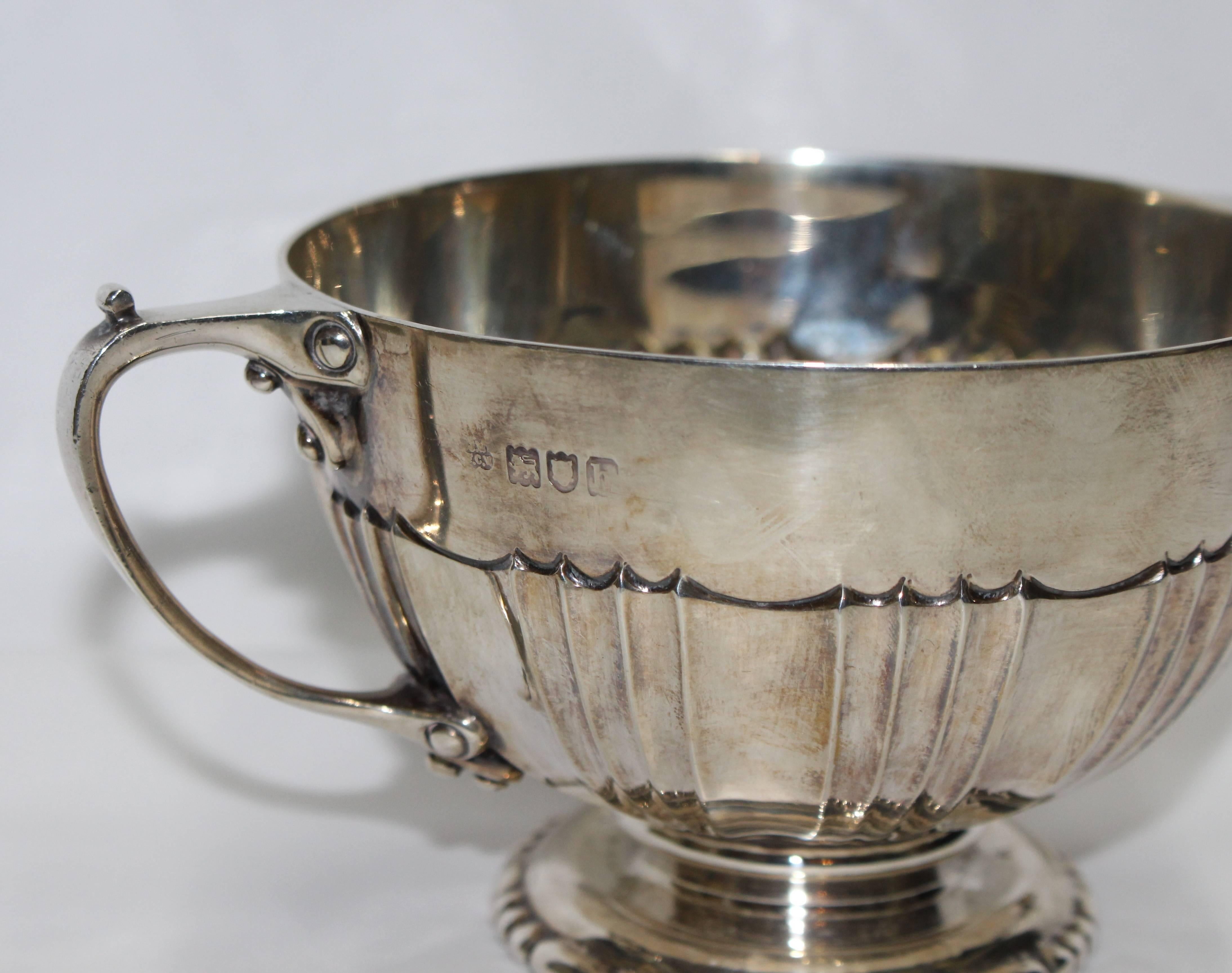 Edwardian Two Handled Hallmarked Silver Bowl, London, 1903 In Excellent Condition For Sale In Worcester, Worcestershire