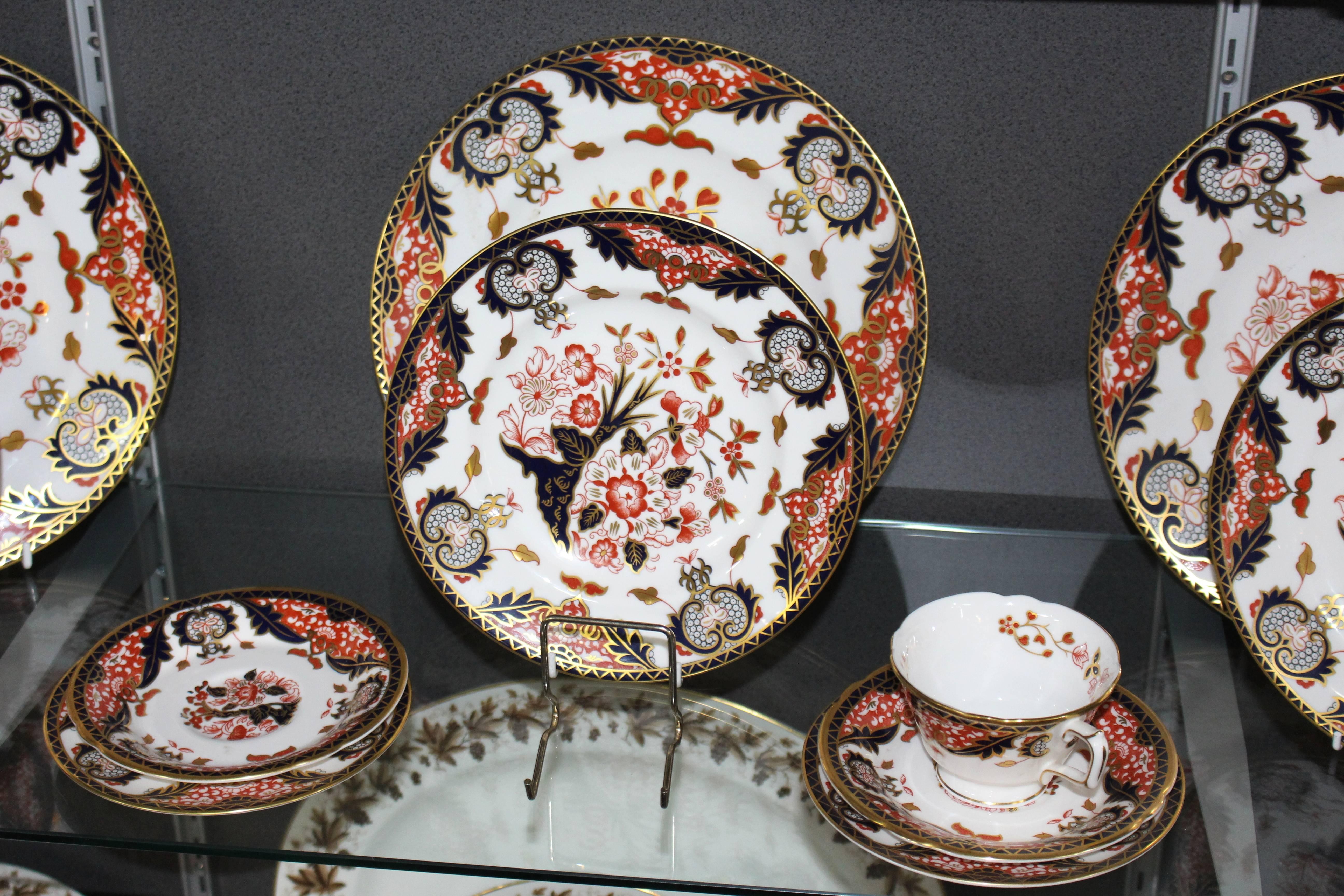 Late 20th Century Royal Crown Derby 6 Place 32 Piece Service Derby Japan Pattern 2