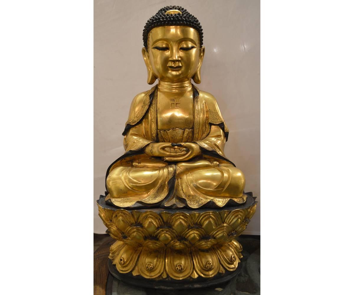 Set of Three Large Chinese Ming Style Gold Gilt Bronze Seated Buddha's In Good Condition In Laguna Beach, CA