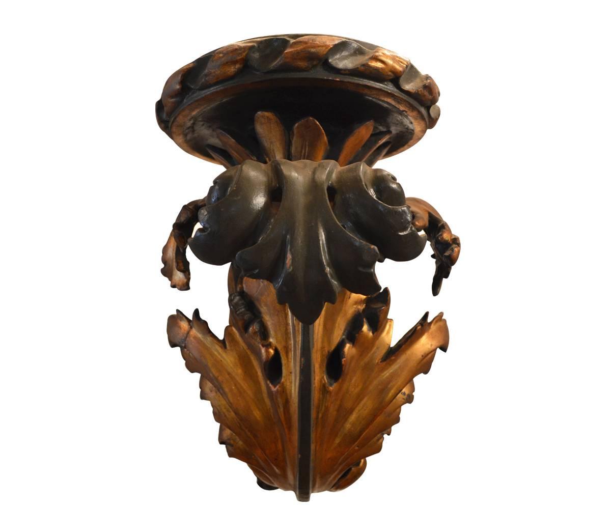 Baroque 18th Century Large Gilt Hand-Carved Wall Sconce For Sale