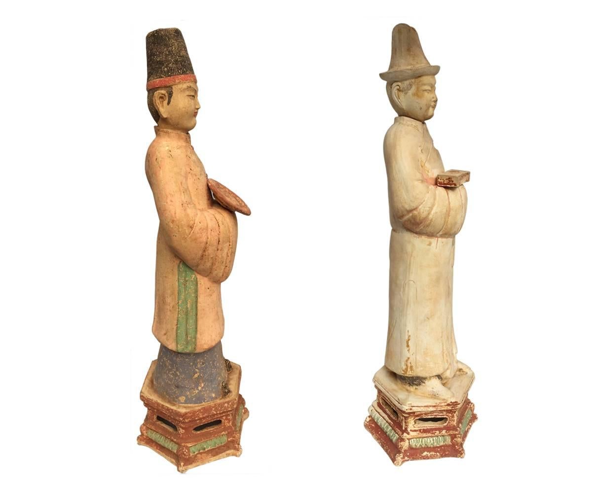 Pair of Antique Chinese Ming Dynasty Pottery Figures In Excellent Condition In Laguna Beach, CA