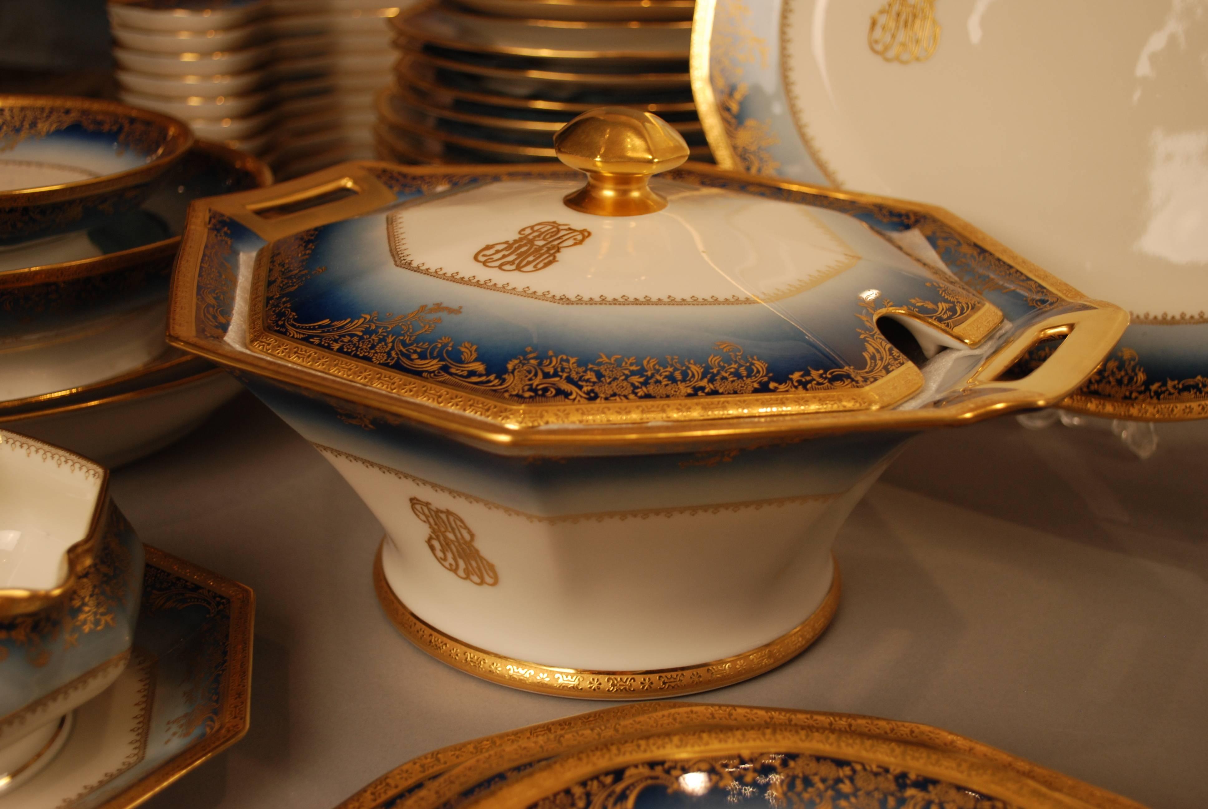 Limoges Haviland Dinner Service, Second Presidential China Edition, circa 1938 In Excellent Condition In Austin, TX