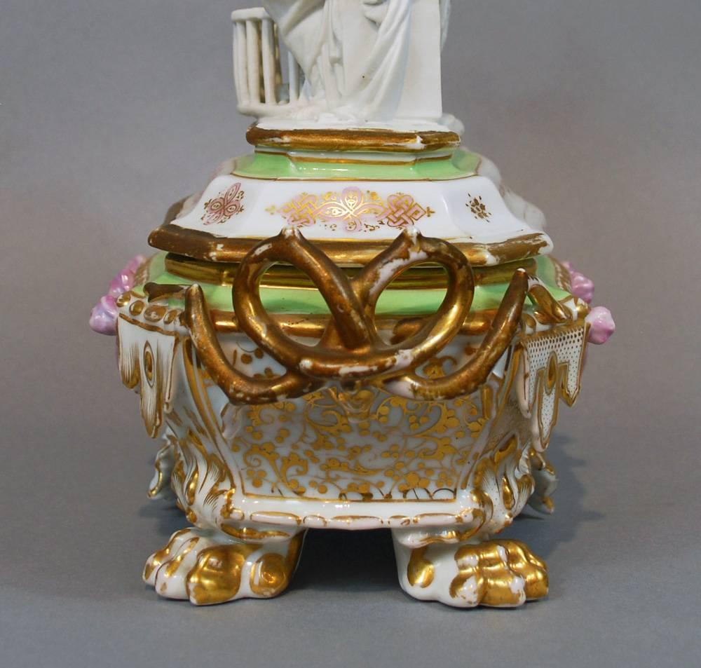 Français Ancienne boîte à bijoux en porcelaine de Paris - Coffret à bijoux - Sculpture de Bisque Parian - Rare en vente