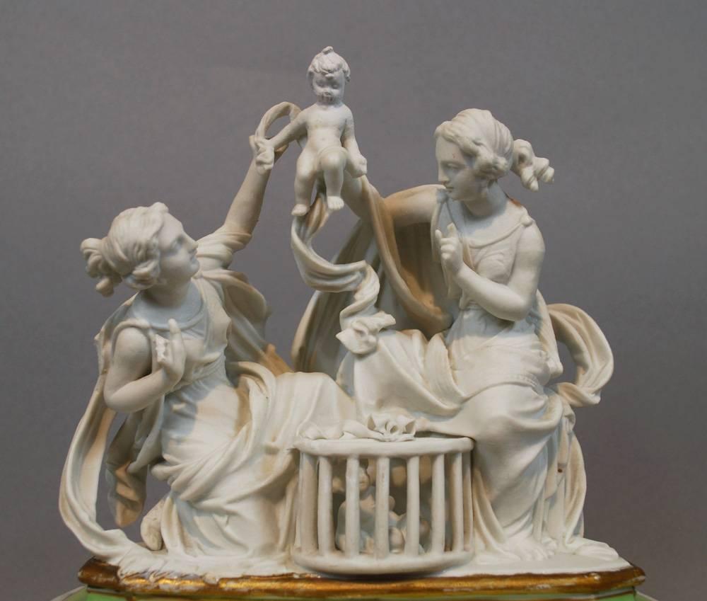 Peint à la main Ancienne boîte à bijoux en porcelaine de Paris - Coffret à bijoux - Sculpture de Bisque Parian - Rare en vente