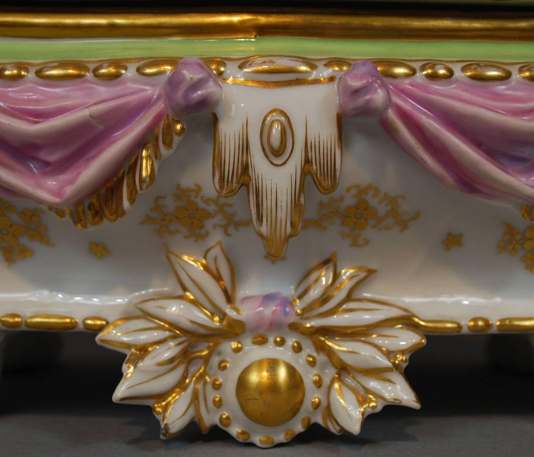 Porcelaine Ancienne boîte à bijoux en porcelaine de Paris - Coffret à bijoux - Sculpture de Bisque Parian - Rare en vente