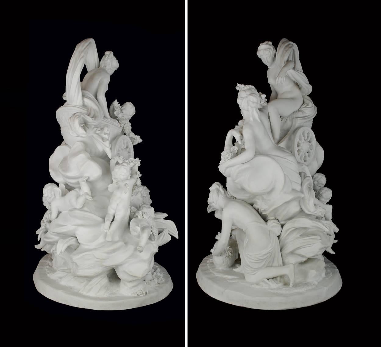 Néo-baroque Centre de table sculpture en porcelaine biscuit de Parian Vénus mythologique sur chariot en vente