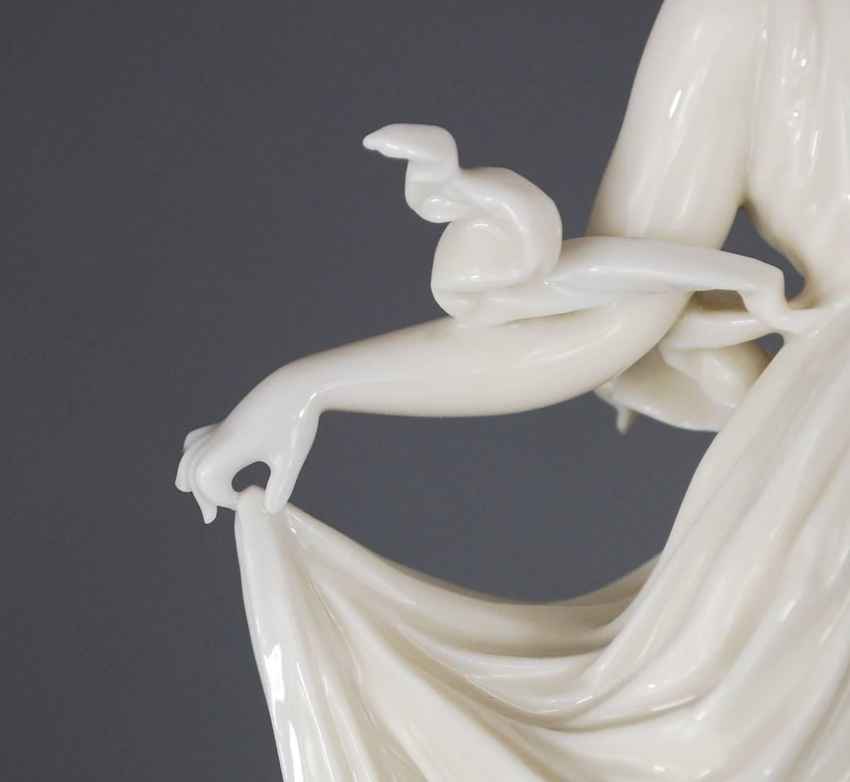 Smaltato Antique Capodimonte Porcelain Surtout-de-Table Centerpiece Figurines, circa 1890 in vendita