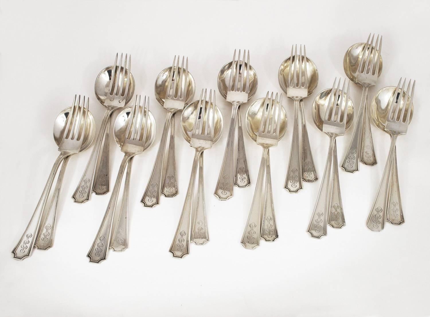 A vintage set of Gorham sterling flatware in the Fairfax pattern. Fairfax boasts clean lines that will work well with a wide variety of China. 

This set for ten is comprised of:

Ten dinner forks, ten dinner knives, ten butter knives, ten cream