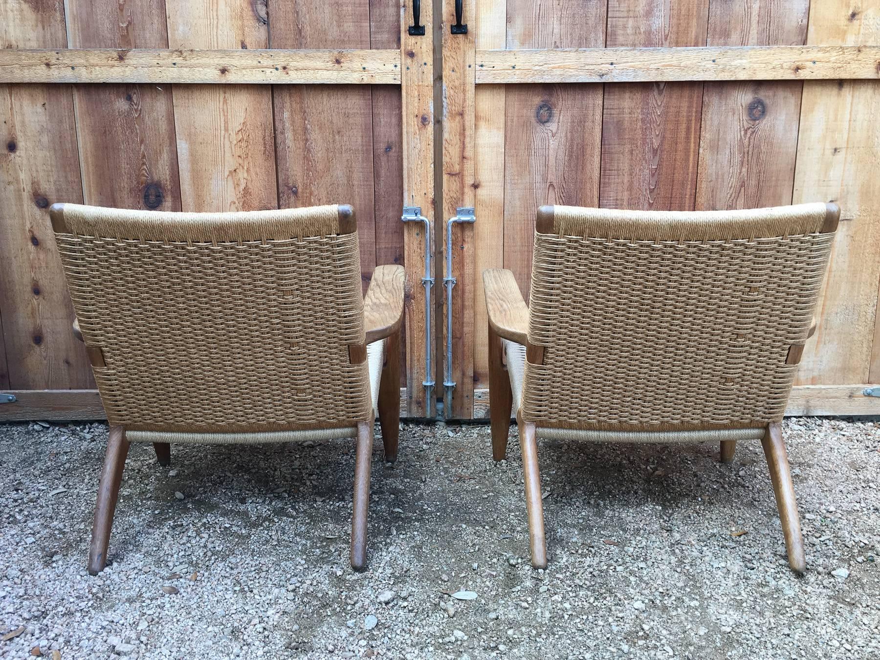 Pair of Wegner CH25 Lounge Chairs 1