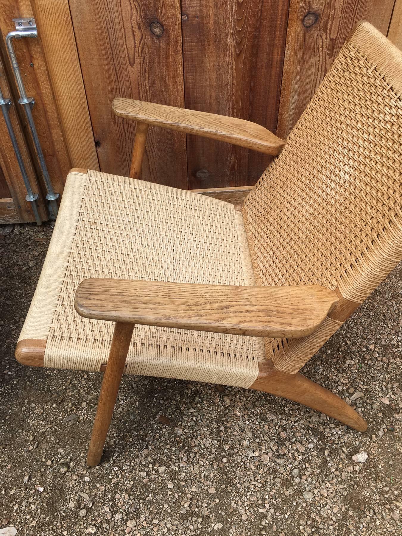 Pair of Wegner CH25 Lounge Chairs 2