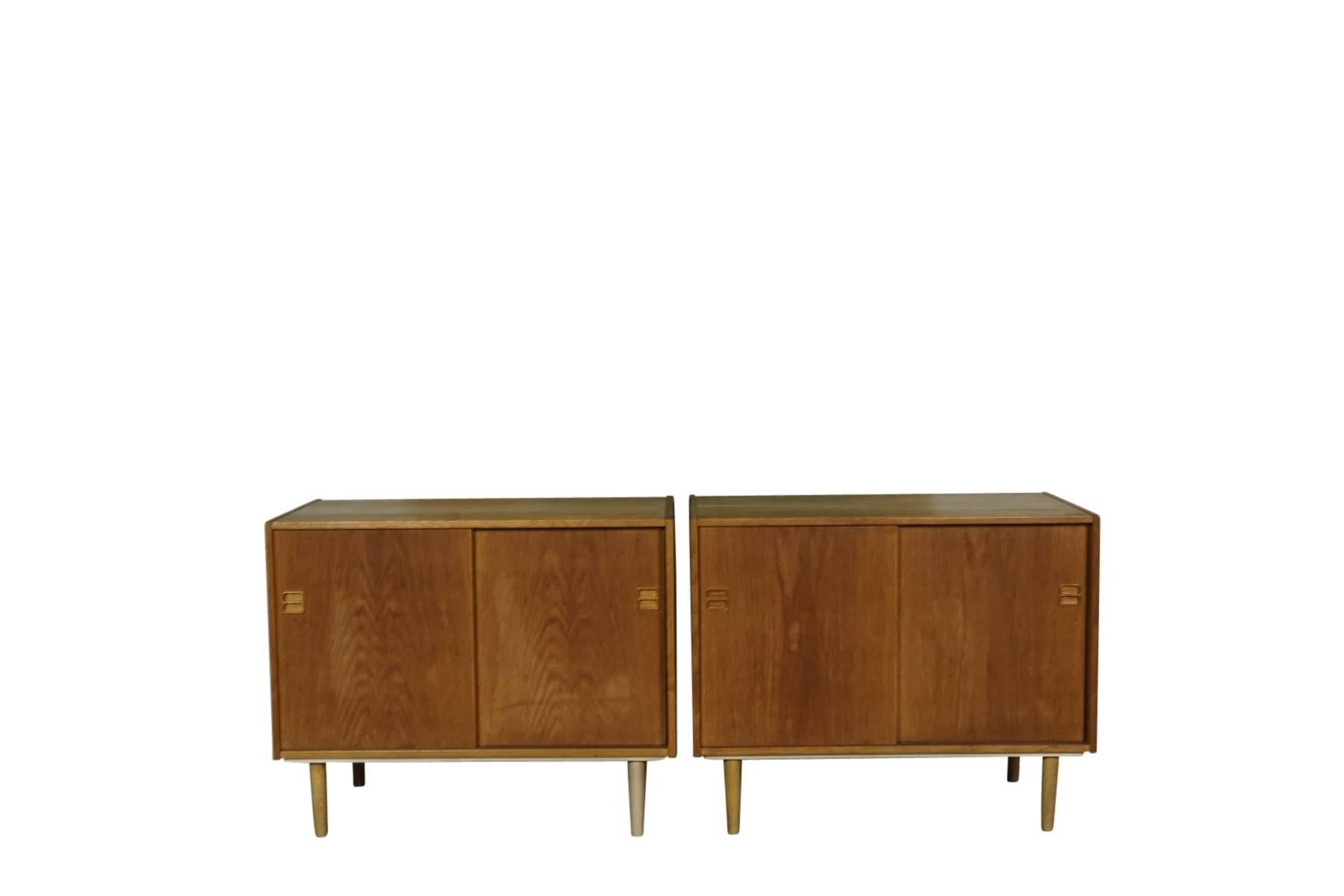 Pair of Danish Mid-Century Cabinets in Oak, circa 1960 2