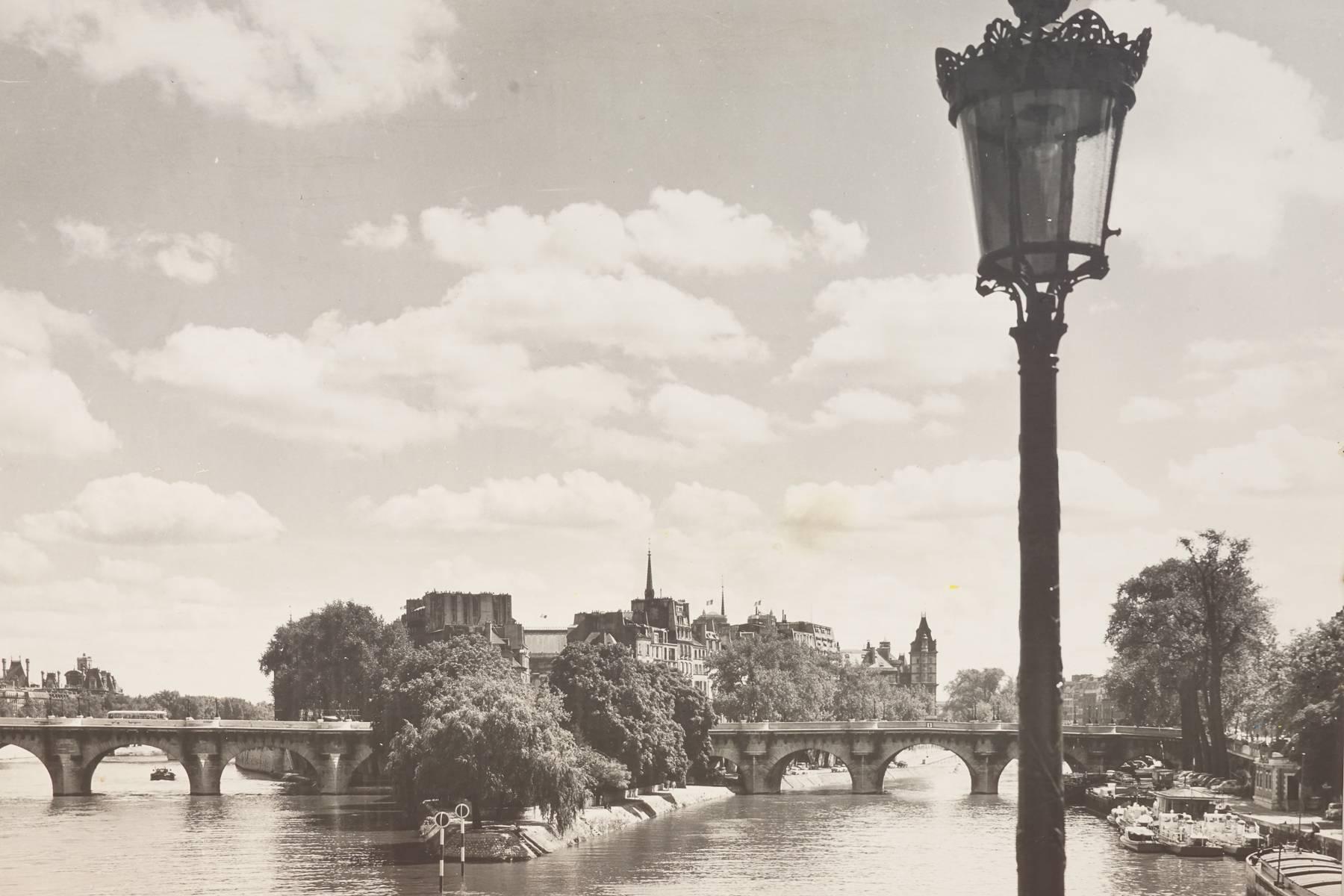 Framed Vintage Image of Paris in Oak, circa 1960 In Good Condition In Nashville, TN