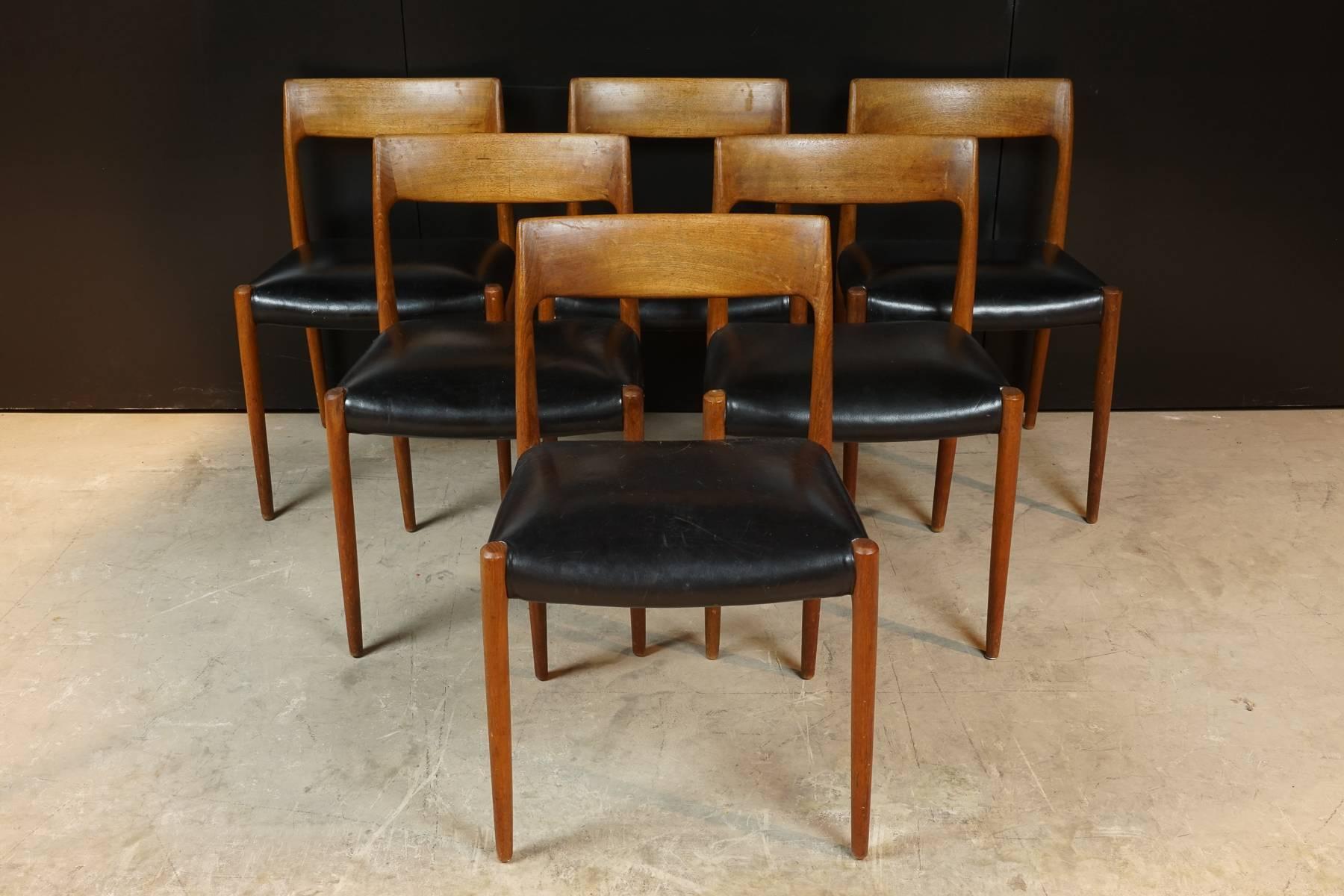 Teak chair No. 77, set of six, Niels Møller for Møller Models Denmark, 1960s. Original black leather seats.
