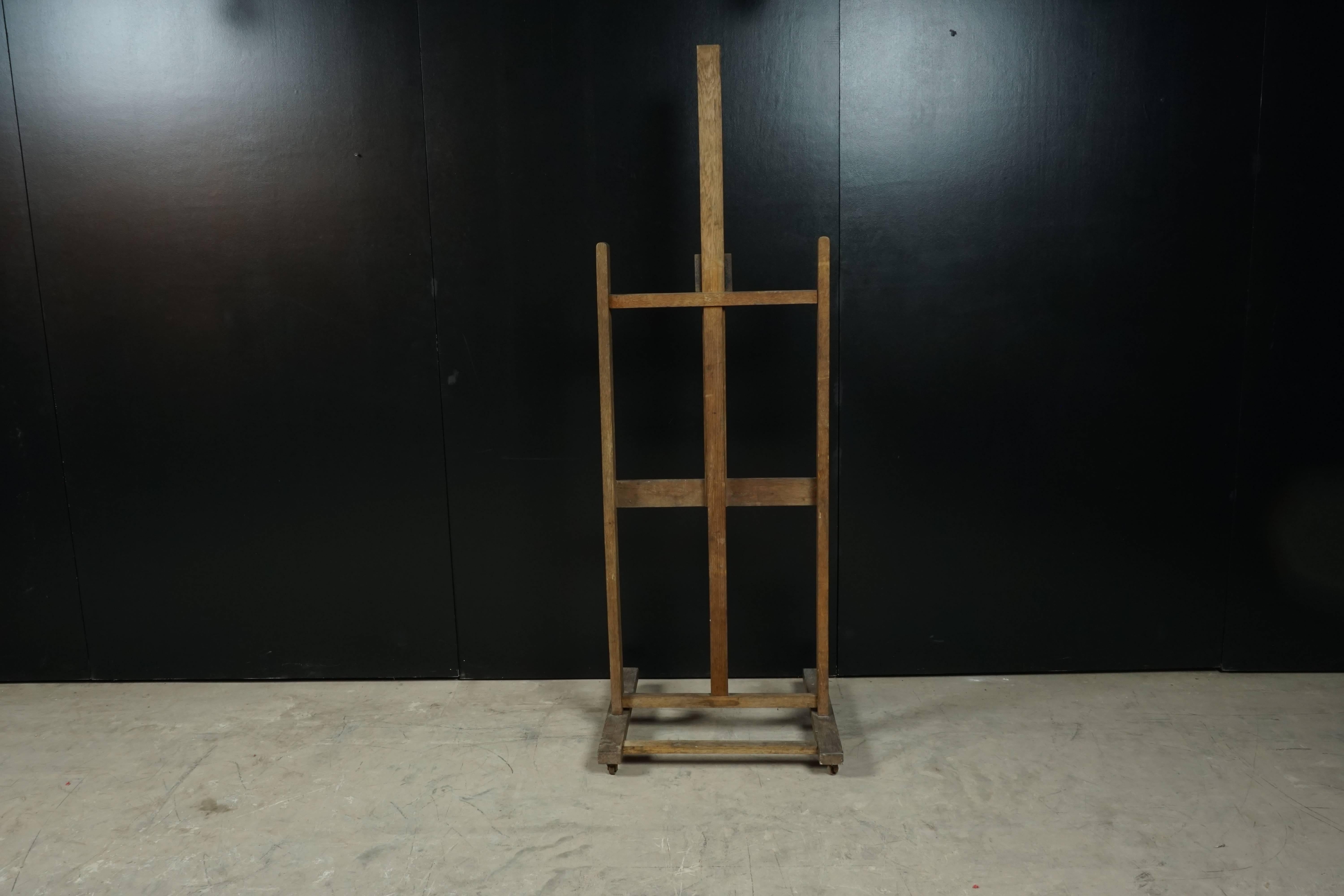 French Artist's Easel in Oak, circa 1950 In Good Condition In Nashville, TN