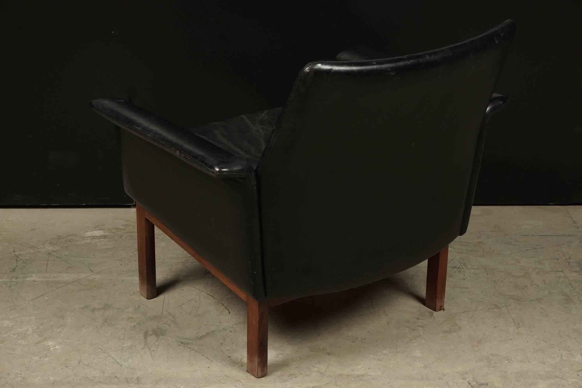 Mid Century Lounge Chair In Leather From Denmark, Circa 1970 In Good Condition In Nashville, TN