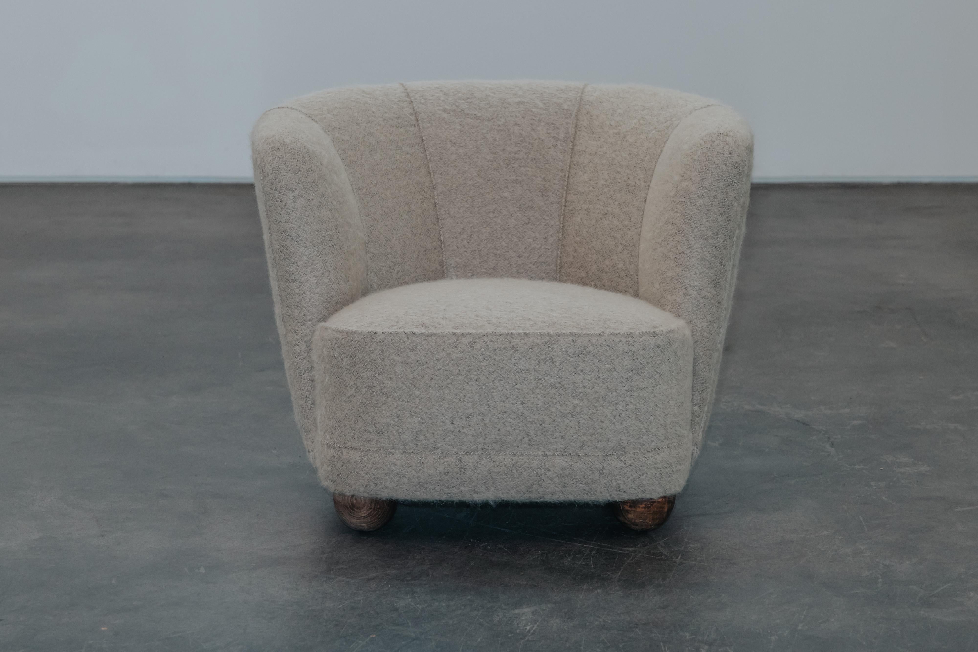 Chaise d'ébéniste vintage du Danemark, Circa 1950.  Modèle agréable, confortable et en excellent état.  