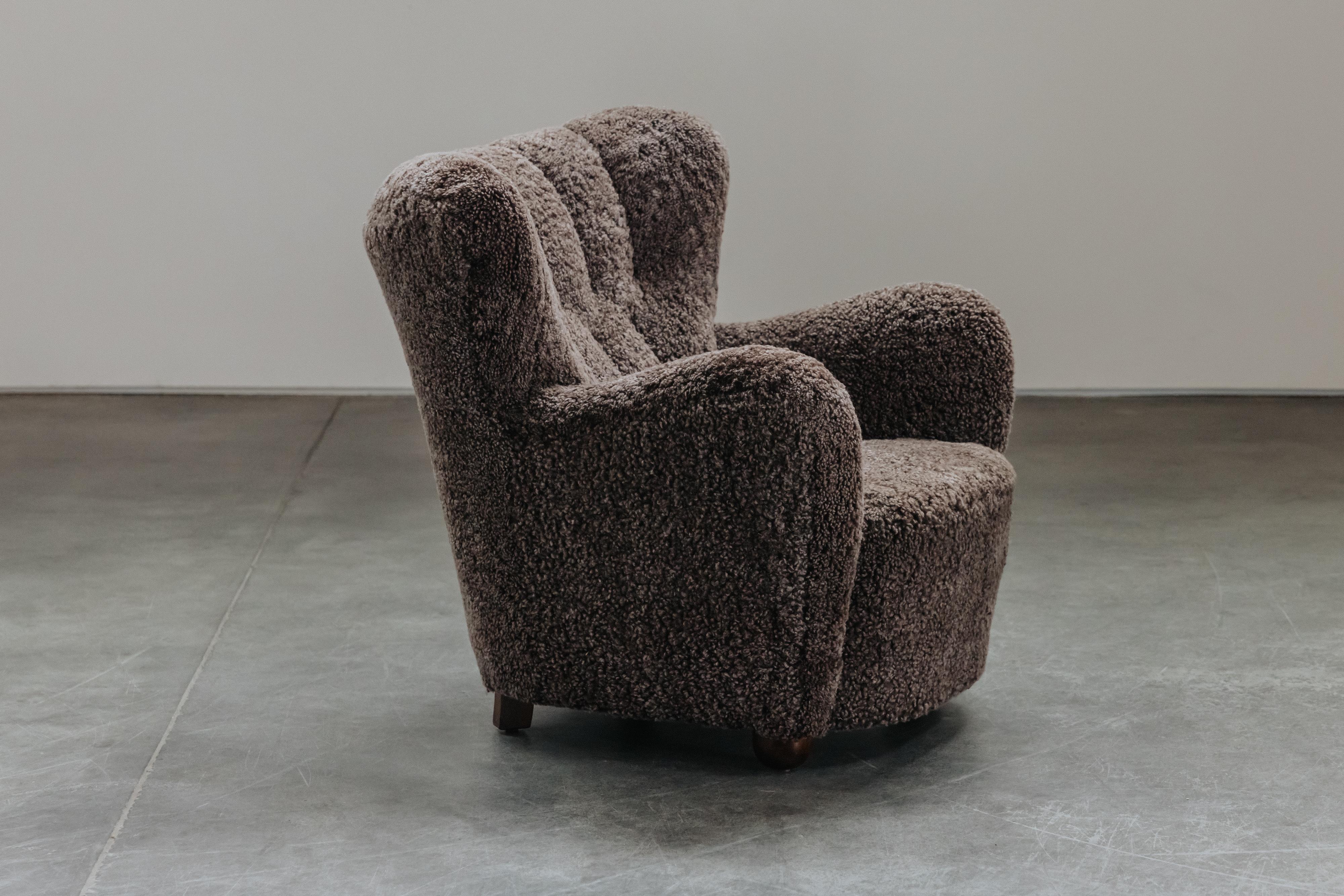 Cuir de mouton Chaise d'ébéniste vintage en shearling du Danemark, Circa 1950 en vente