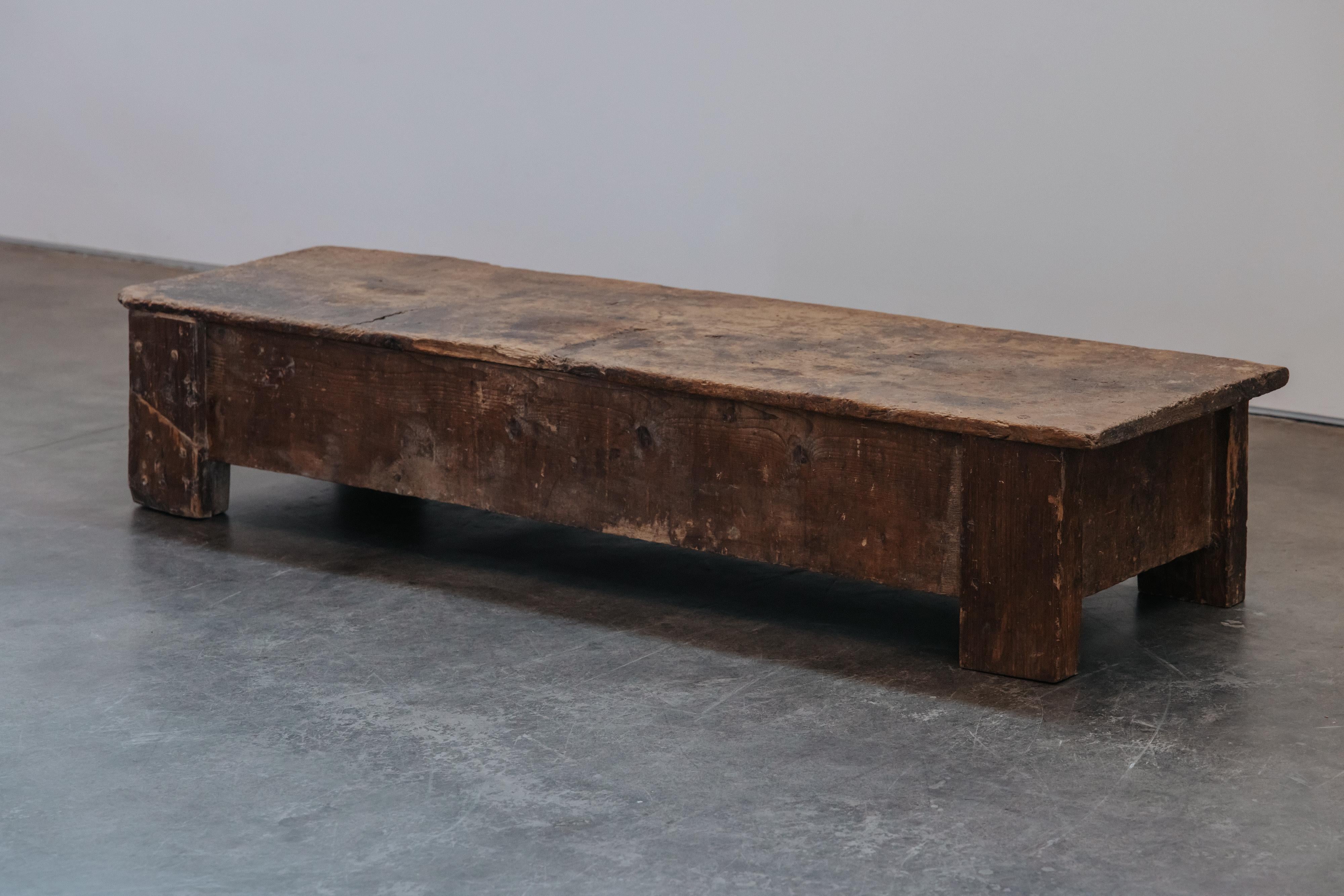 Mesa de centro primitiva de Italia, circa 1750 en Bueno estado para la venta en Nashville, TN
