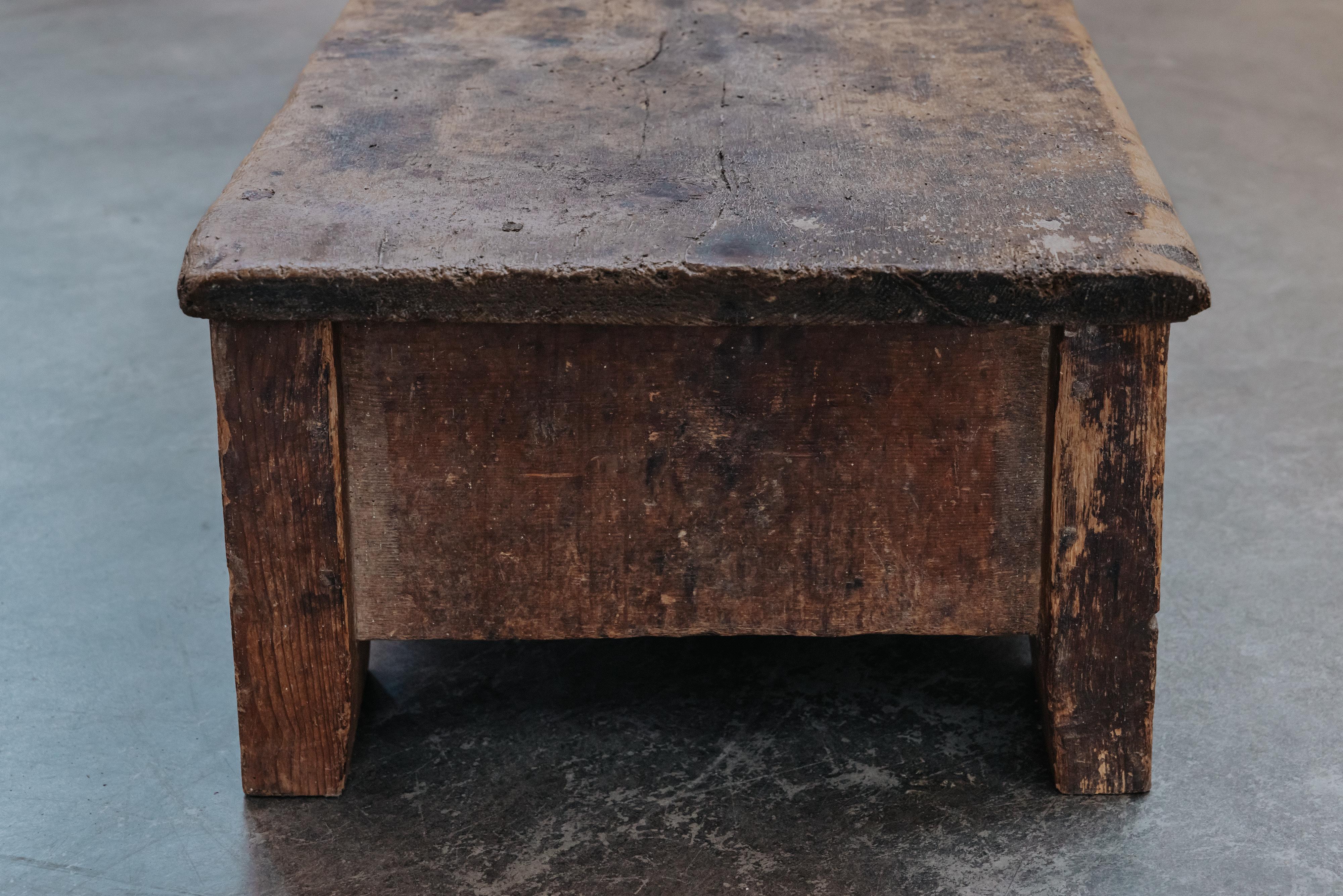 Mesa de centro primitiva de Italia, circa 1750 Pino en venta