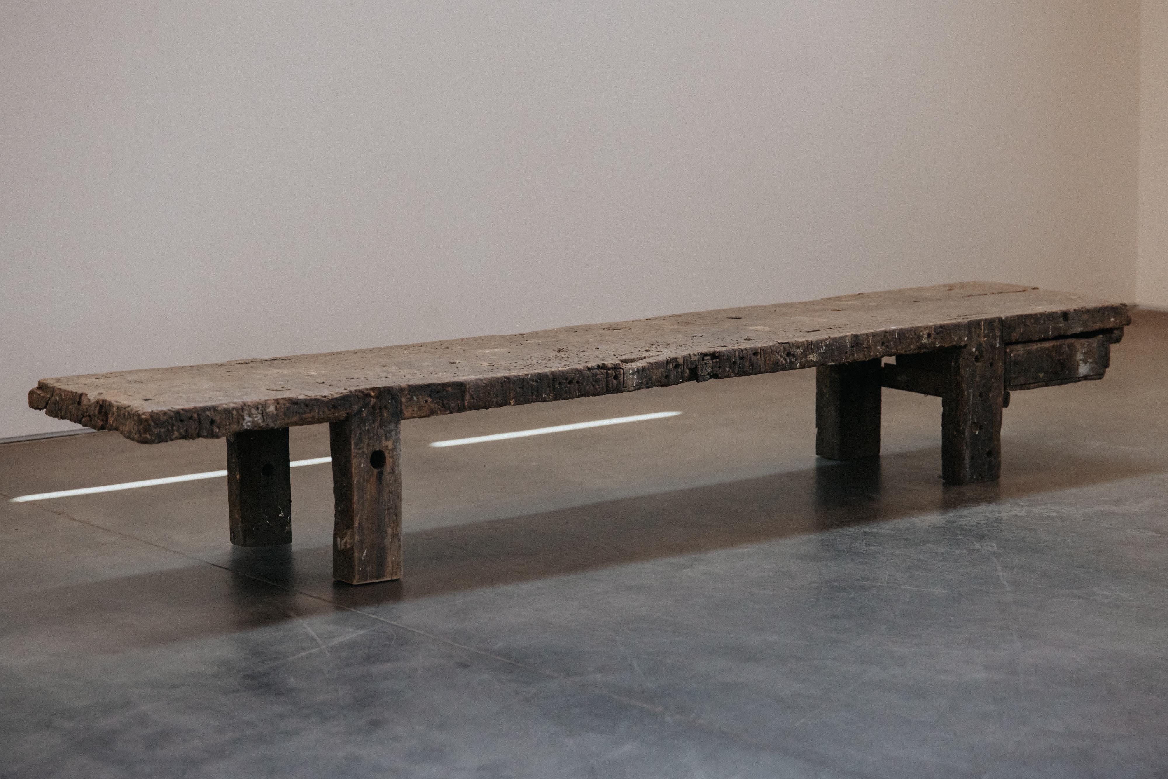 Mesa de centro primitiva de Francia, circa 1900 Europeo en venta