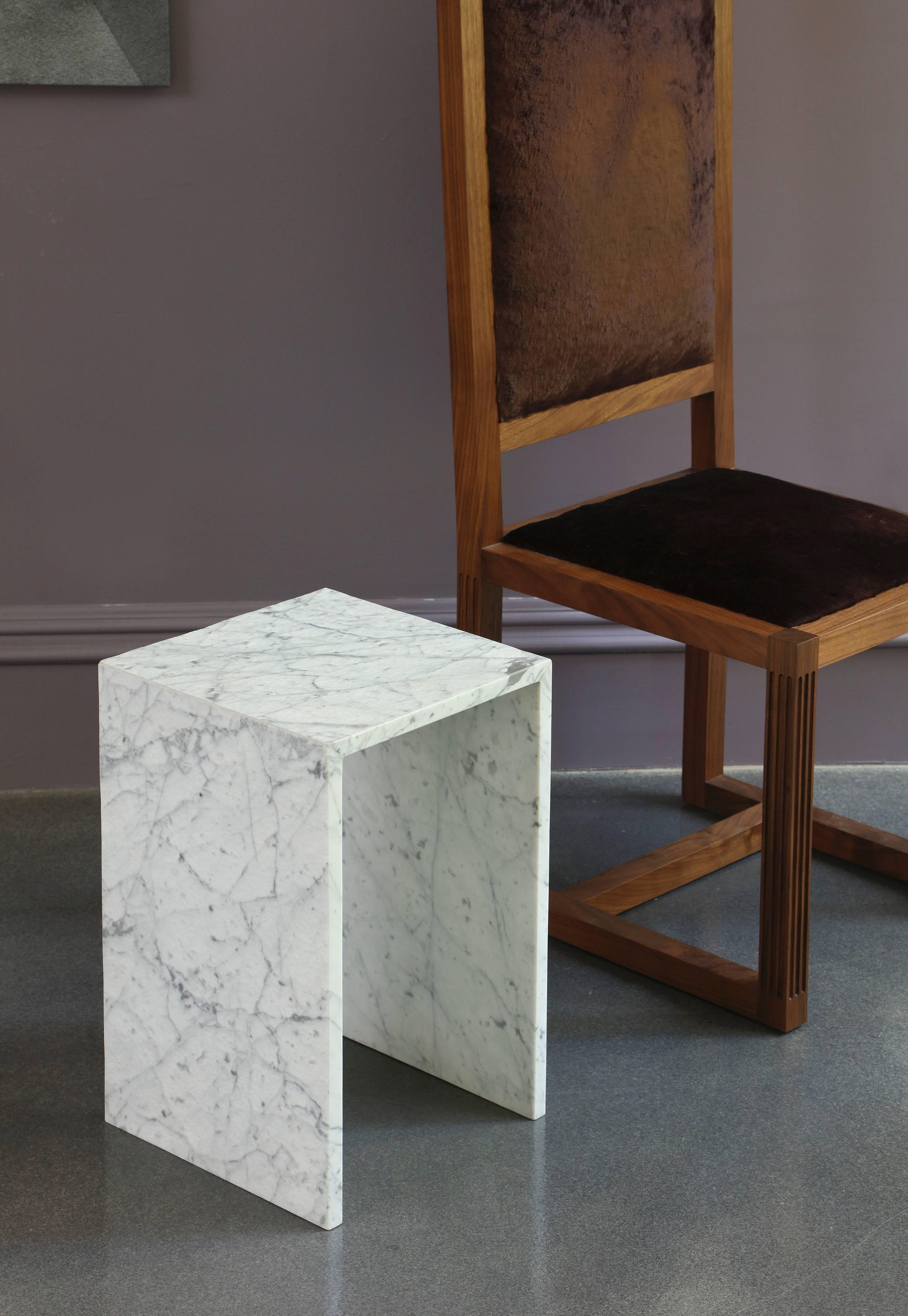 American AIALIK table - Handmade Textured Carrara Iceberg Marble For Sale