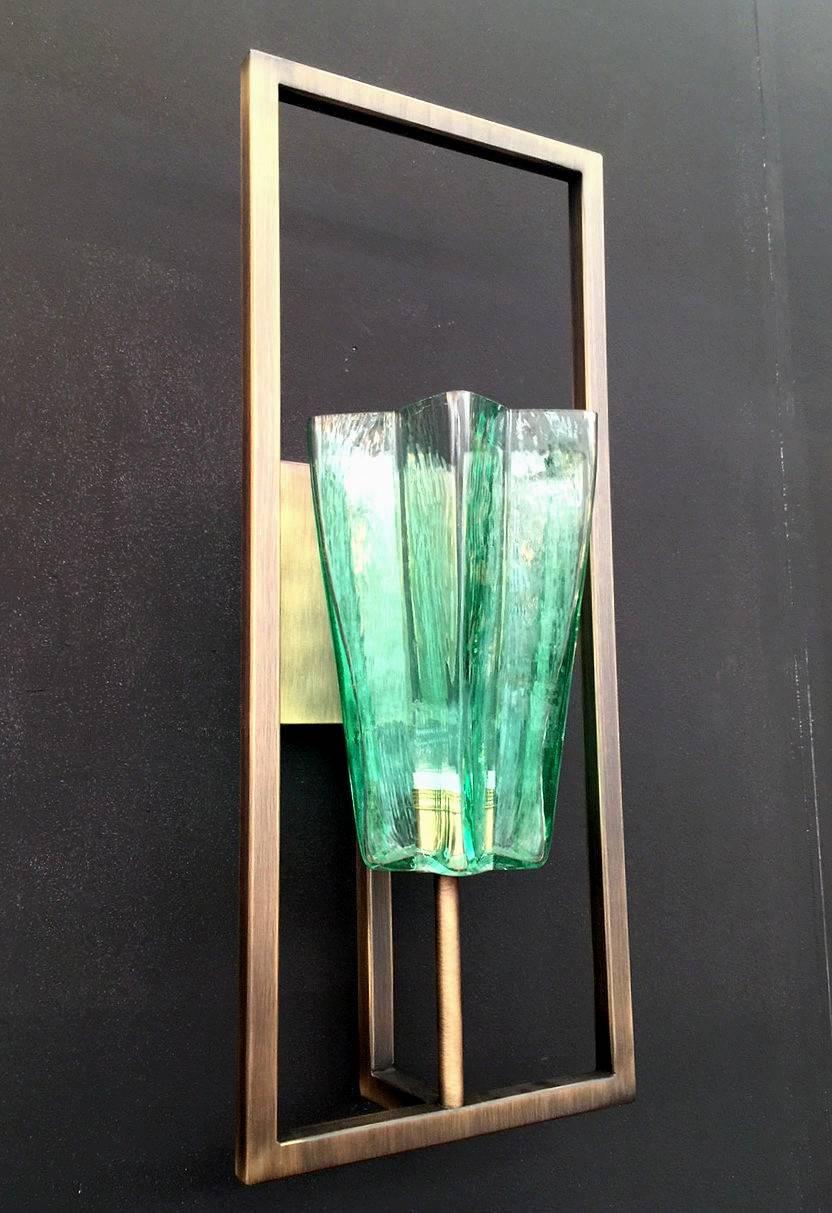 Limited edition emerald green sconces in textured Murano glass with star-shaped tall shades mounted on rectangular brushed bronze structures / designed by Fabio Bergomi for Fabio Ltd / Made in Italy
1 light / E26 or E27 type / max 60W
Height: 28