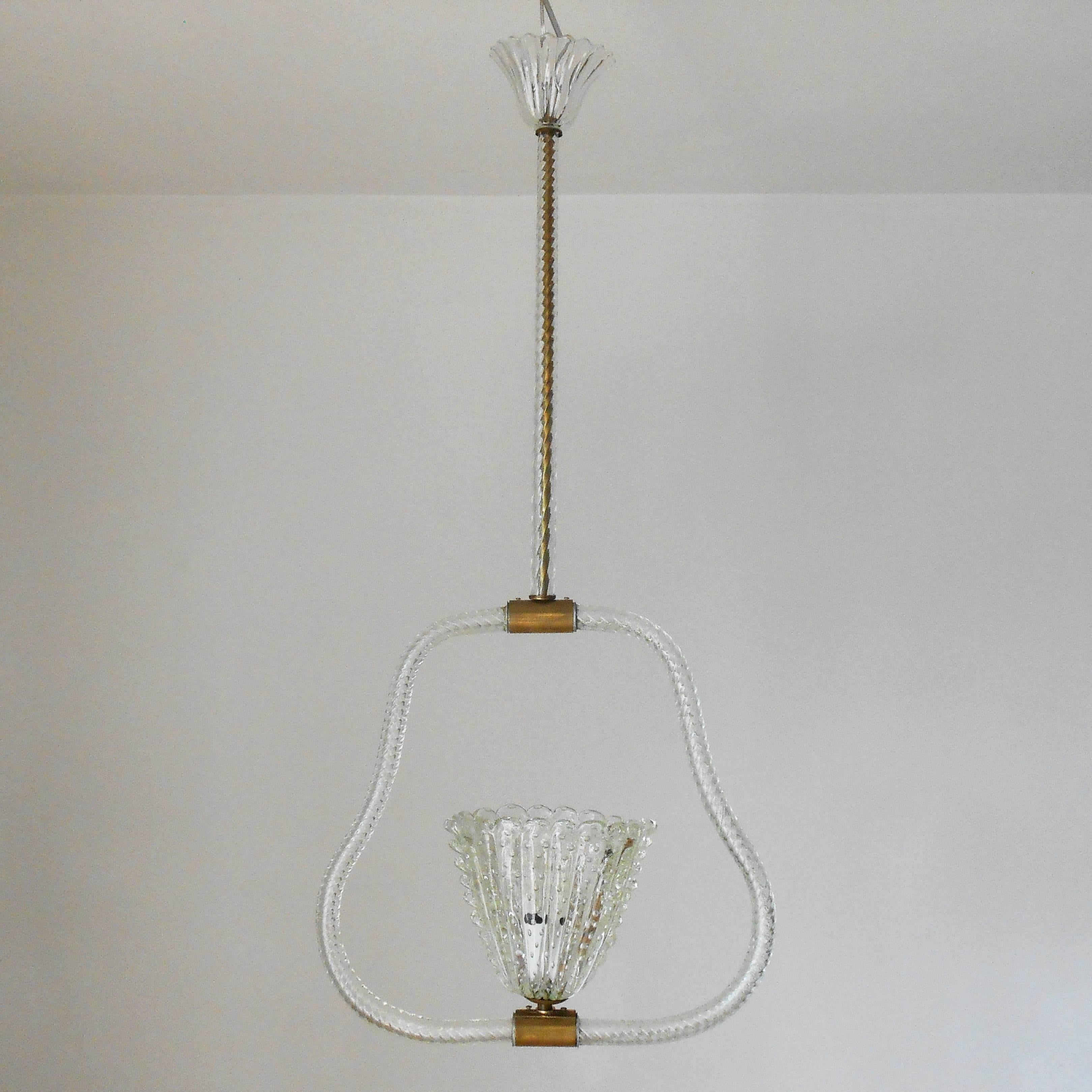 Vintage Italian pendant with clear Murano glass hand blown with bubbles within the glass using Pulegoso technique and brass details / Designed by Ercole Barovier circa 1950’s / Made in Italy
1 light / E26 or E27 type / max 60W
Height: 40 inches /