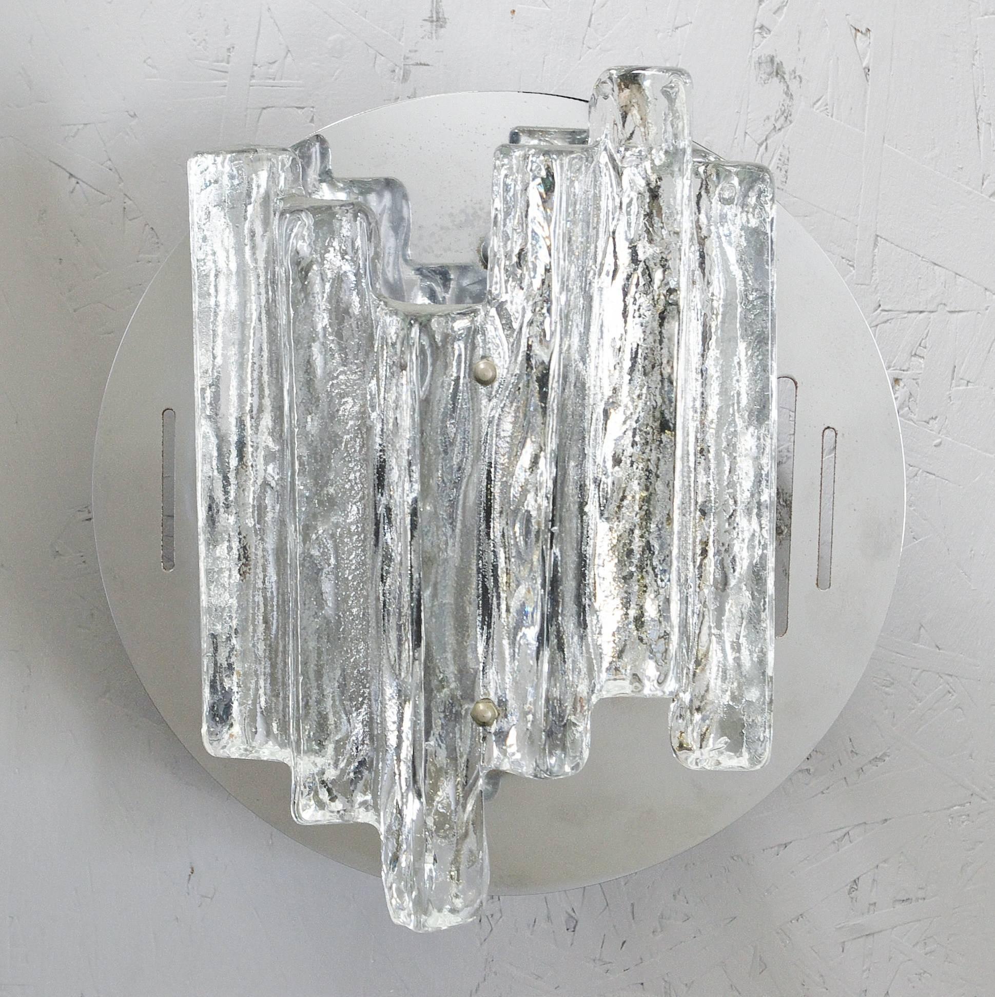 Set of 3 Italian wall lights with clear geometric Murano glass and chrome frame, by Salviati.
1 light / max 40W each
Depth: 8 inches / Width: 13 inches / Height: 11 inches
1 set of 3 in stock in Palm Springs currently ON 40% OFF SALE for $2,699