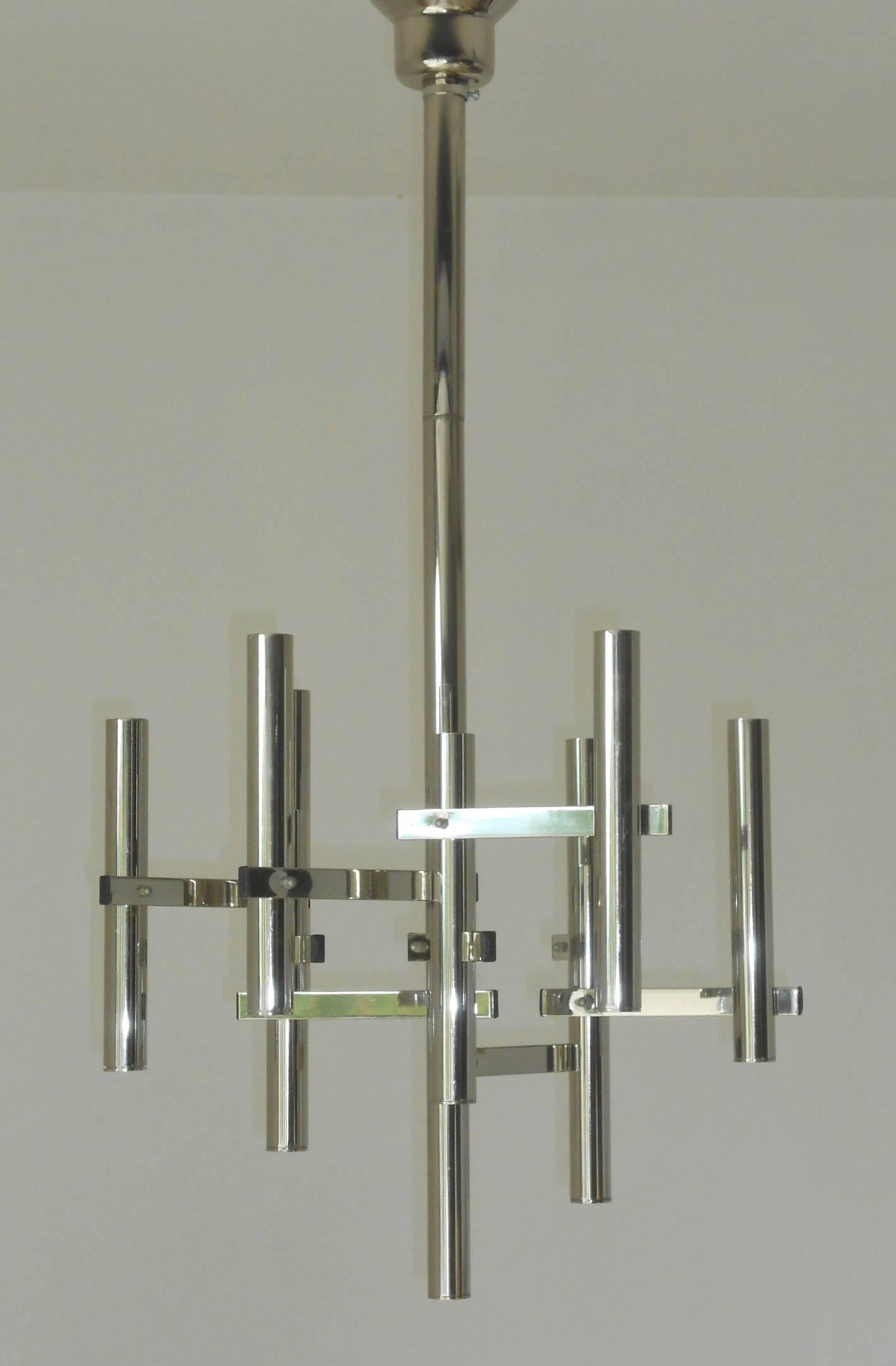 Original vintage pendant with nine tubular chrome arms and frame / Designed by Sciolari circa 1960’s / Made in Italy 
9 lights / E12 type / max 40W each
Height: 37 inches including rod and canopy / Diameter: 20 inches
1 in stock in Palm Springs