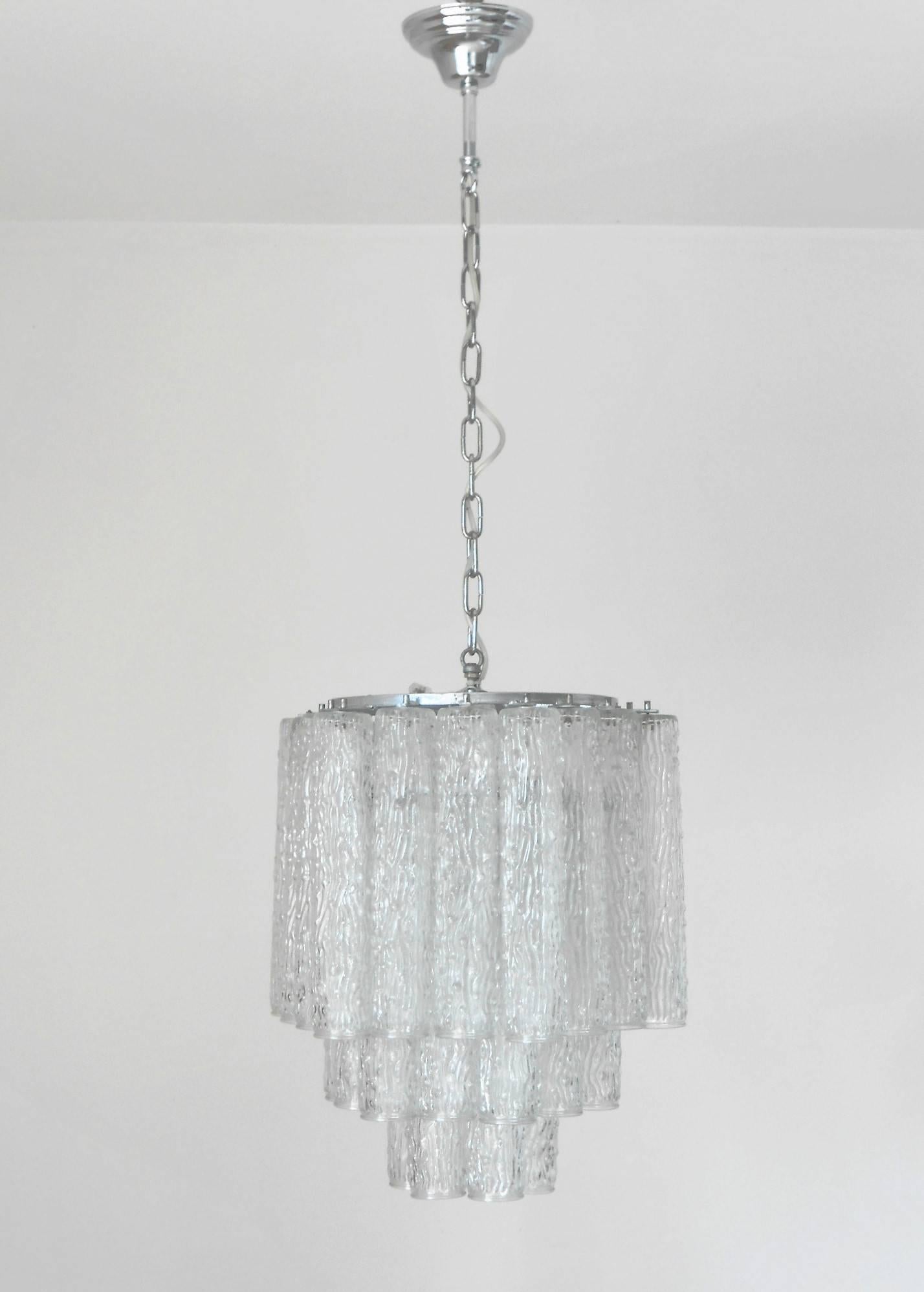 Vintage Italian chandelier with clear Murano glass tubes hand blown using Corteccia technique to provide a bark-like textured effect, mounted on chrome frame / Designed by Venini circa 1960’s / Made in Italy 
6 lights / E12 or E14 type / max 40W