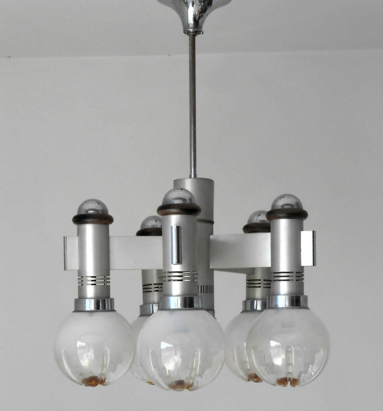 Original vintage Italian pendant with five lightly frosted Murano glass globes with amber details within each globe, mounted on chrome frame / Designed by Sciolari circa 1960’s / Made in Italy 
5 lights / E12 or E14 type / max 40W each
Diameter: