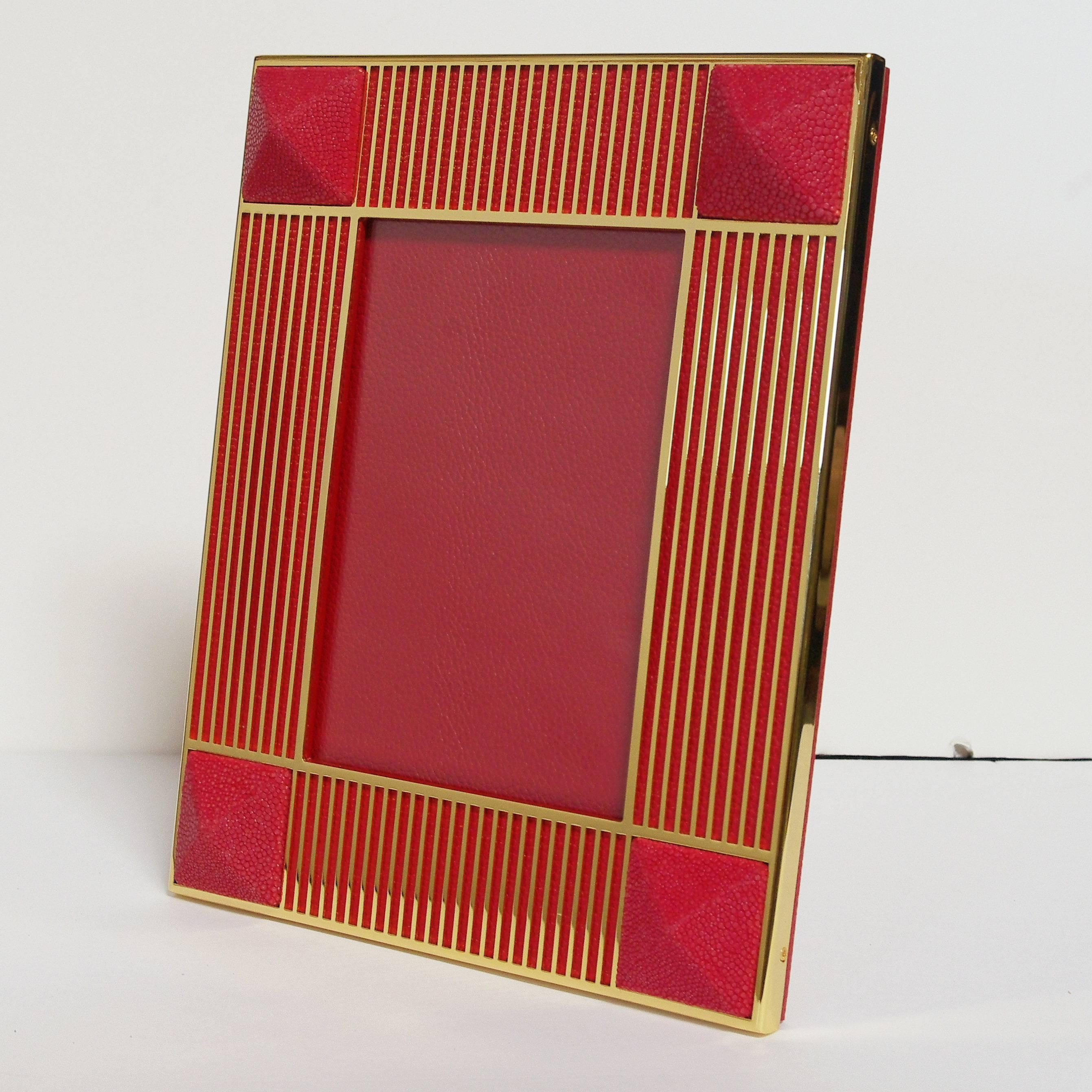 Pyramid red shagreen gold-plated photo frame by Fabio Ltdi
For photo size 5" x 7".
Comes in a red leather box