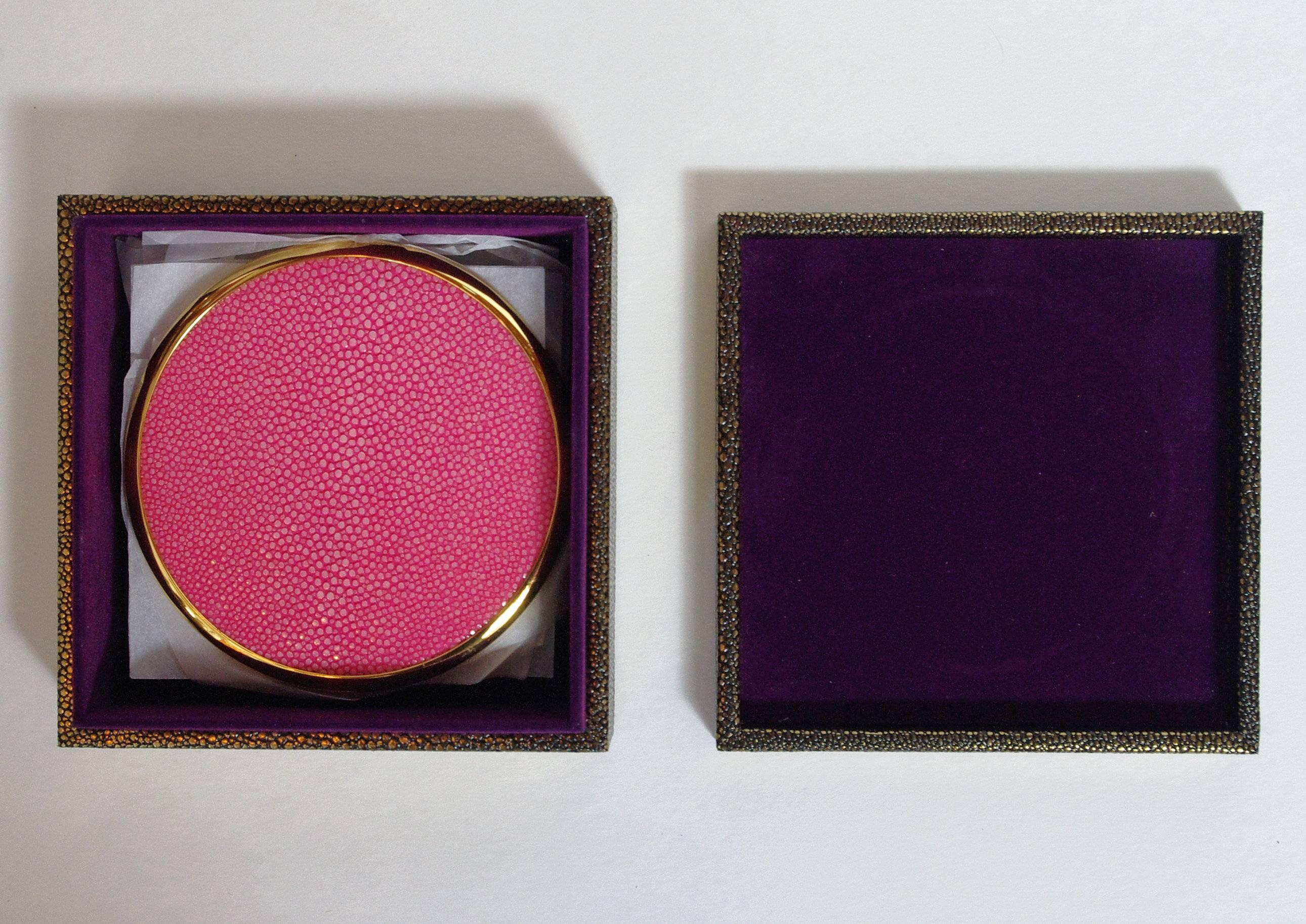Set of four-piece gold-plated coasters with pink shagreen by Fabio Bergomi.