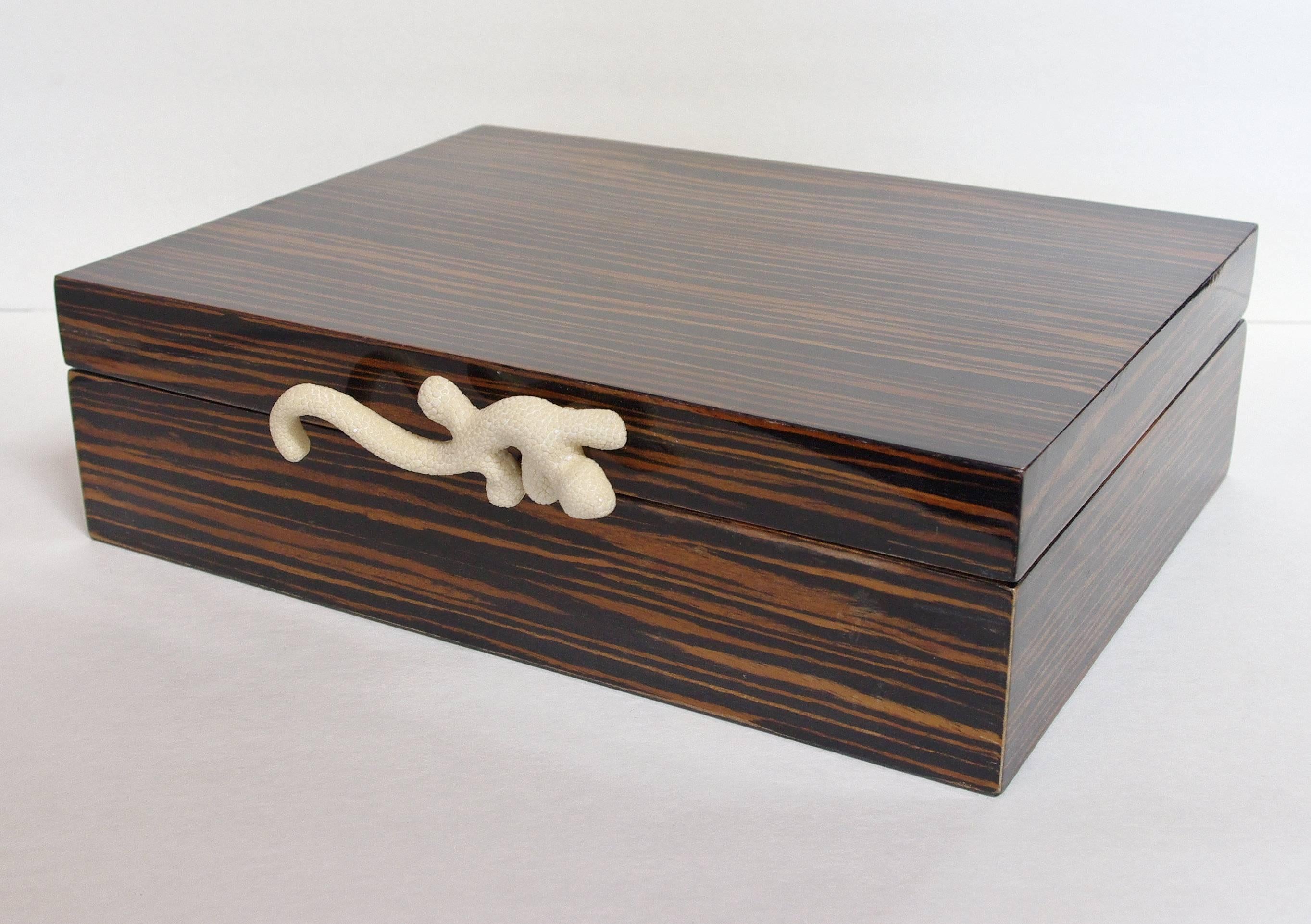 Amenity box in brown Macassar with gecko (ivory shagreen) knob by Fabio Bergomi.