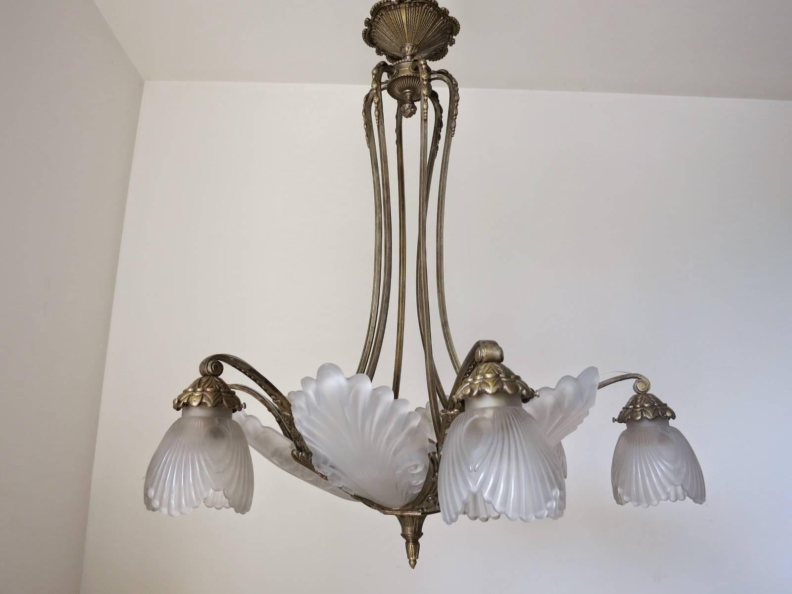 French Art Deco Chandelier In Excellent Condition In Los Angeles, CA