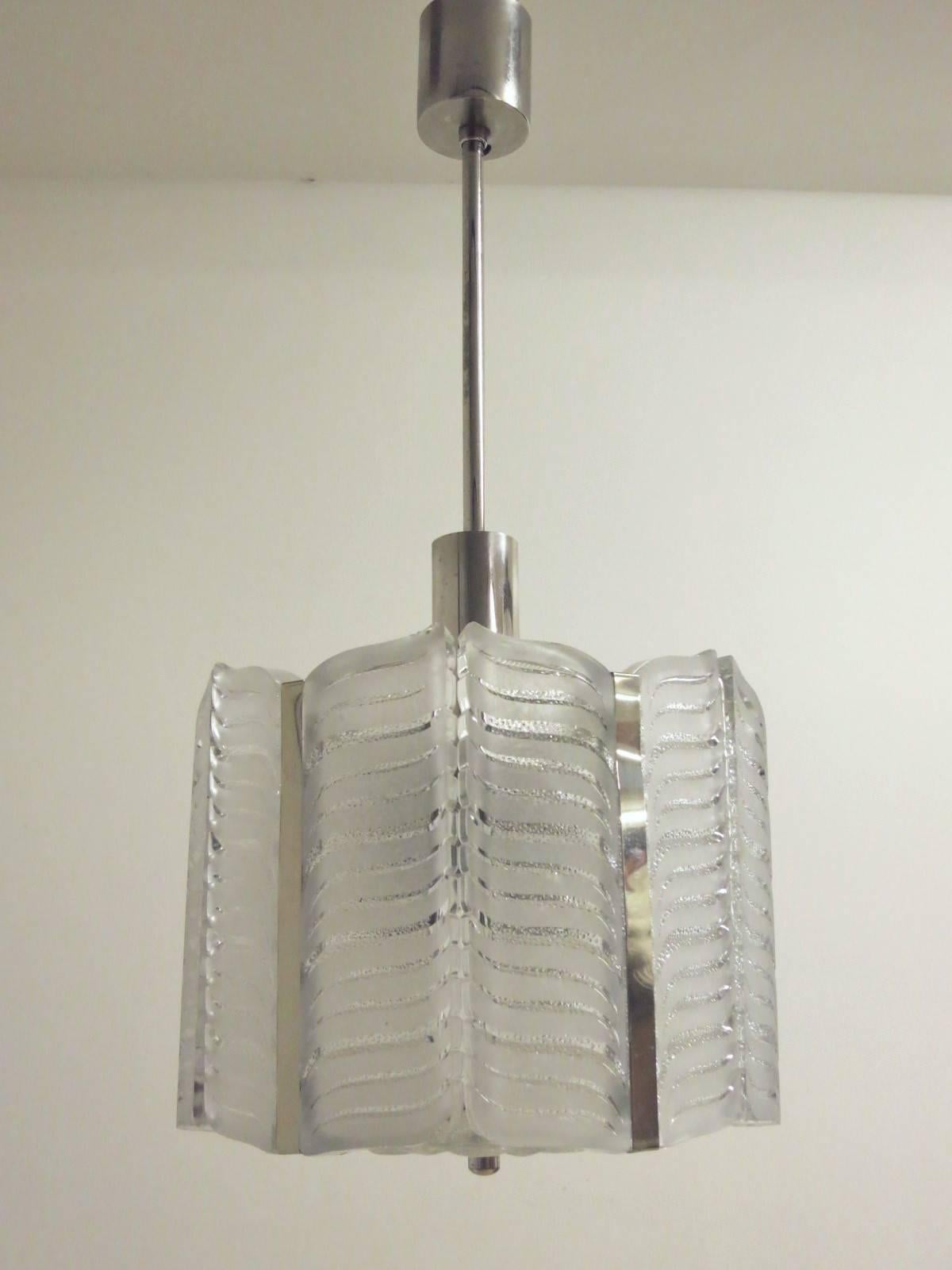 Vintage Italian pendant composed of 6 hand blown frosted glass panels with leaf like design and textured pebbled glass base, mounted on nickel frame / Designed by Kalmar circa 1960’s / Made in Austria
3 lights / E26 or E27 type / max 60W