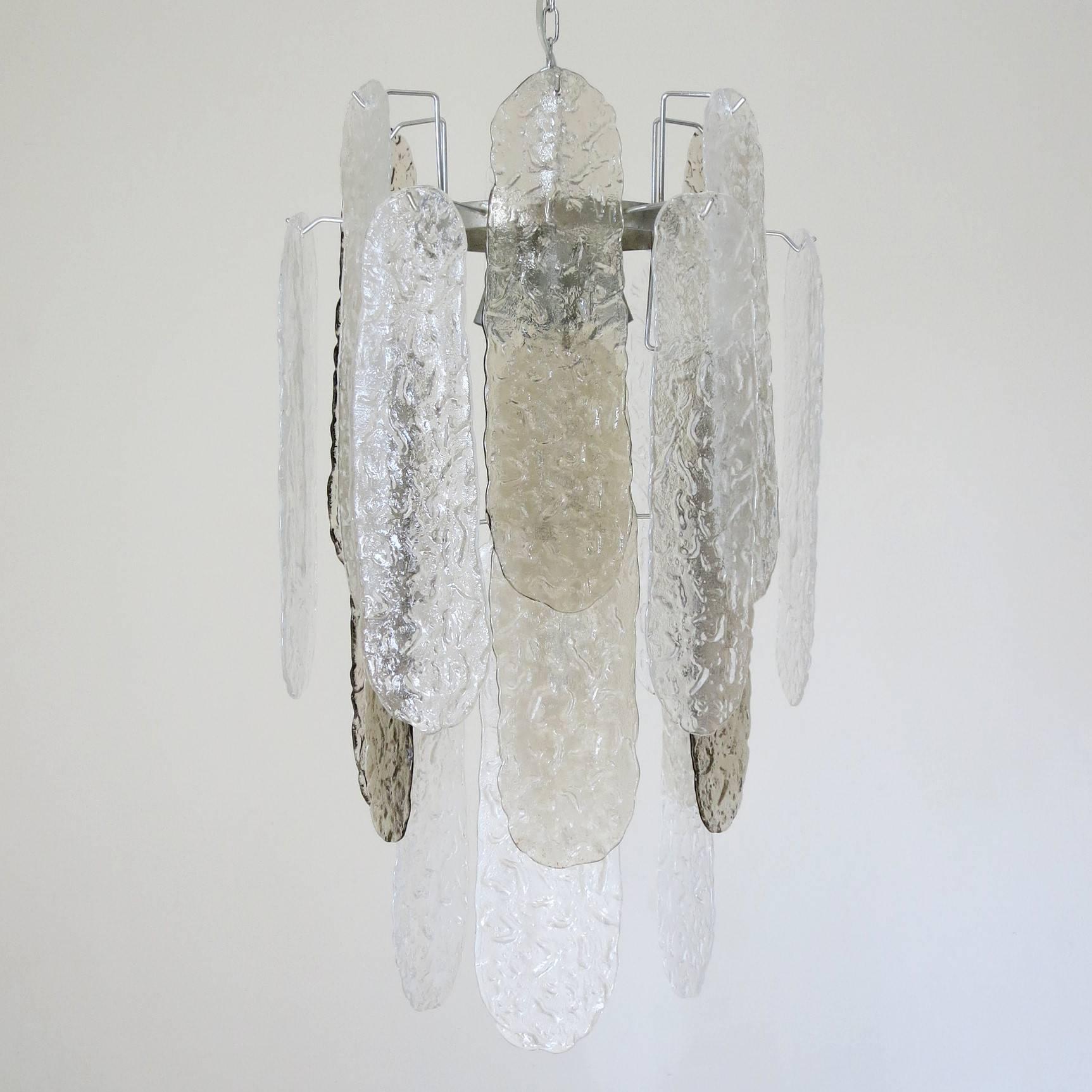 Italian vintage chandelier with clear and smoky Murano glass planks, mounted on nickel frame / Designed by Mazzega circa 1960s / Made in Italy
Diameter: 18 inches / Height: 32 inches plus chain and canopy
4 lights / E12 or E14 type / max 40W each
1