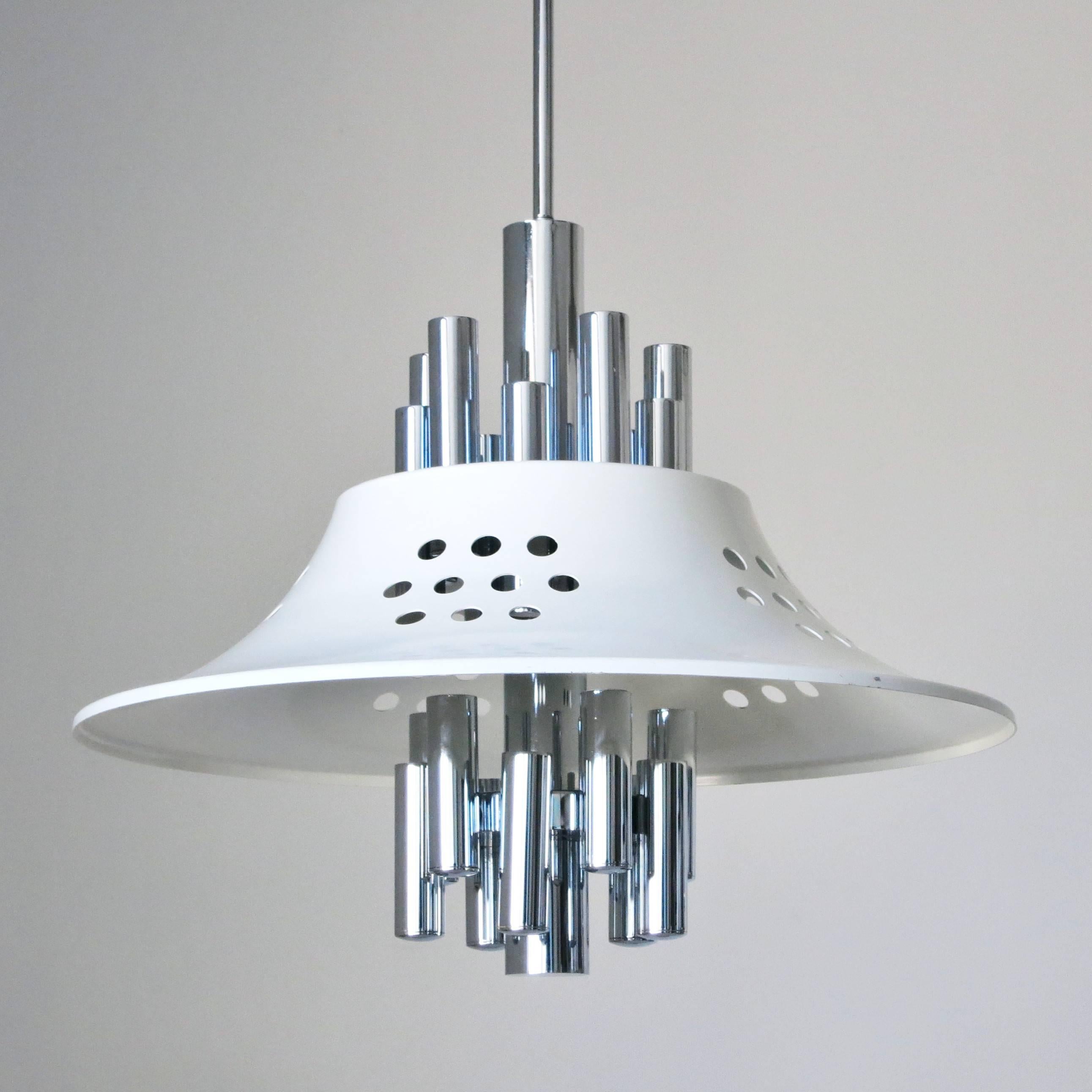 Vintage Italian pendant in chrome and white enameled metal shades / Designed by Sciolari circa 1970’s / Made in Italy 
10 lights / E12 type / max 40W each
Diameter: 22 inches / Height: 41 inches including rod and canopy
1 in stock in Palm Springs