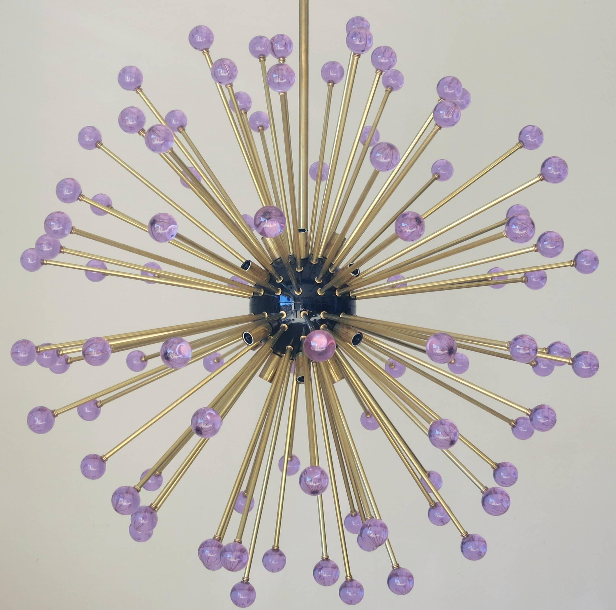 Modern Italian sputnik chandelier with purple Murano glass spheres, black enameled centre and canopy, mounted on brass frame / Designed by Fabio Bergomi for Fabio Ltd / Made in Italy
16 lights / E12 type / max 40W each
Diameter: 47.25 inches /