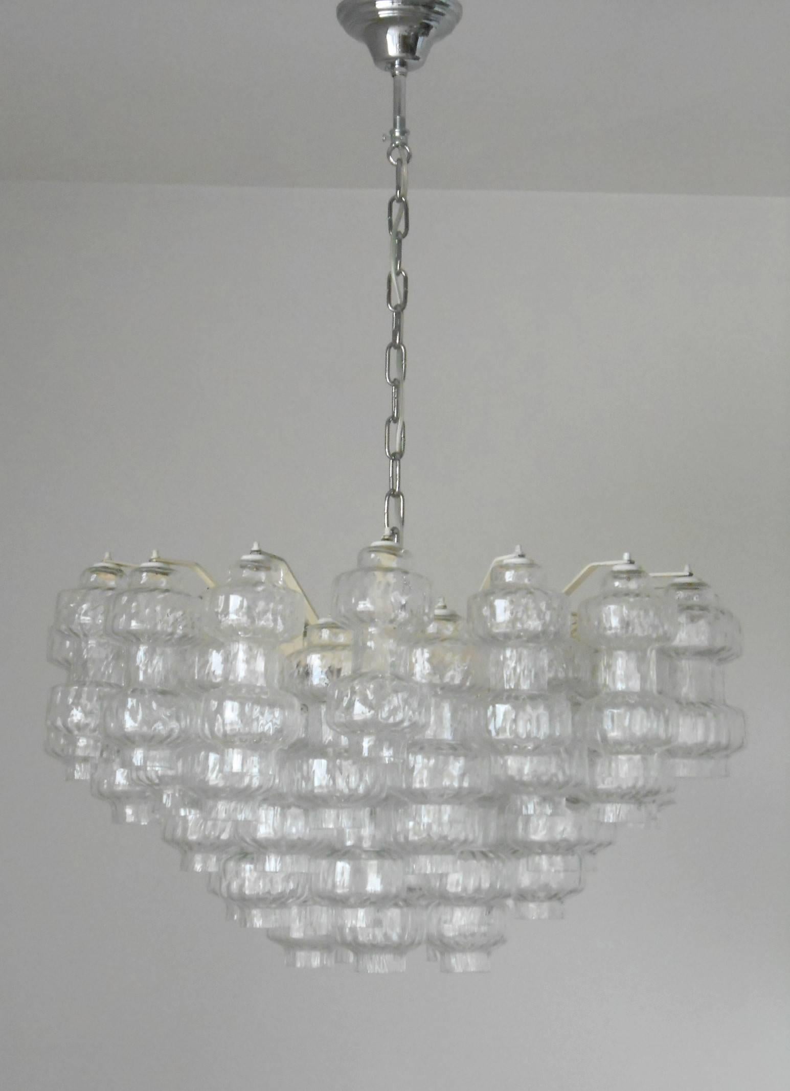 Clear Murano glass barbell shaped pieces mounted on metal frame.
Three-light sockets or wired for the US.
Measurements do not include chain and canopy.