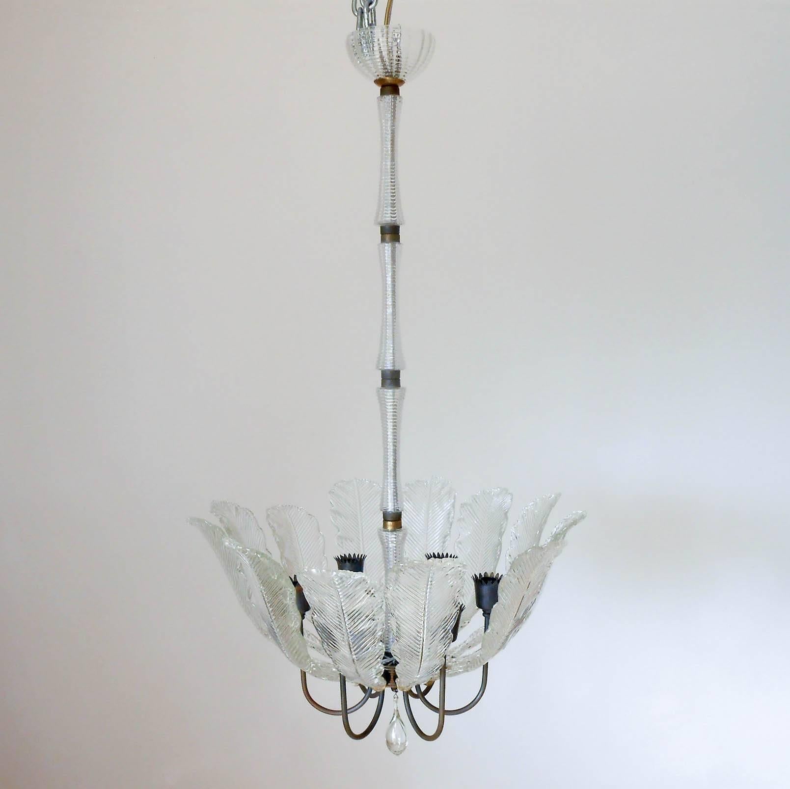 Vintage Italian chandelier or pendant with clear Murano glass leaves, mounted on bronze frame / Designed by Ercole Barovier circa 1950’s / Made in Italy
6 lights / E12 type / max 40W each
Height: 41 inches / Diameter: 24 inches 
1 in stock in Palm