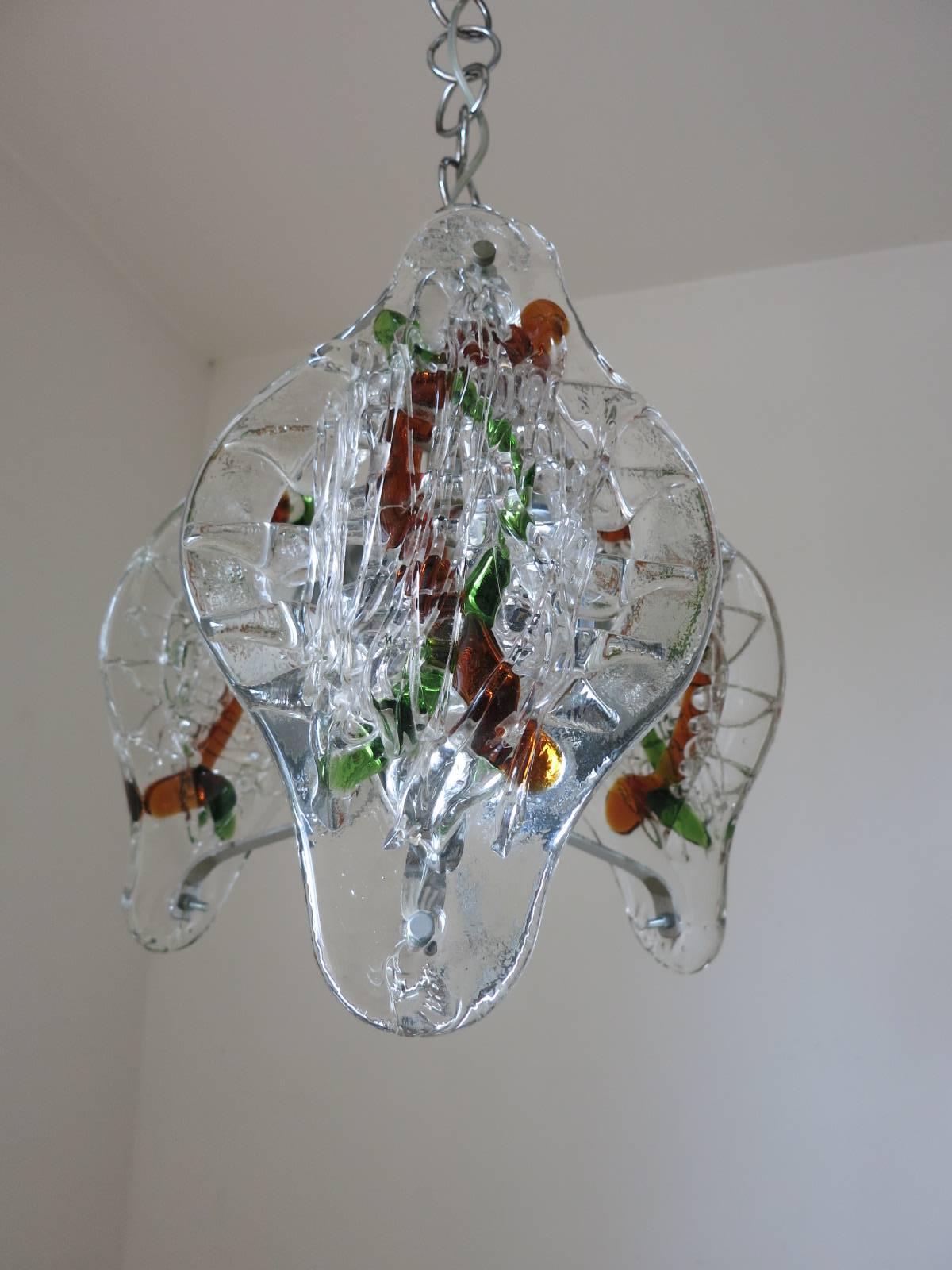 Vintage Italian pendant with clear Murano glass shields with infused green and amber patterns and hand blown with textured design, mounted on chrome frame / Designed by Mazzega circa 1960’s / Made in Italy
3 lights / E12 or E14 type / max 40W