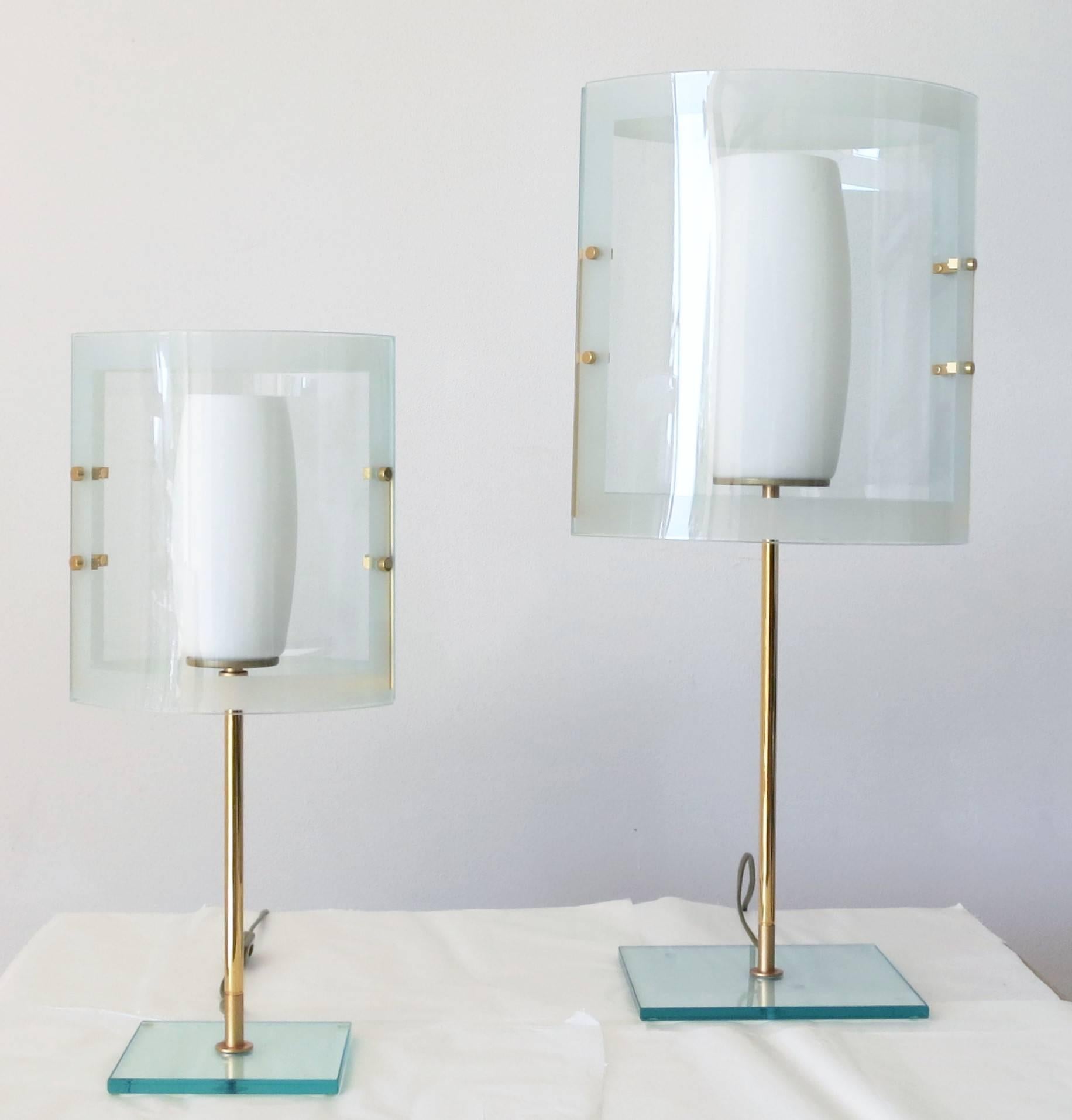 Italian Vintage Table Lamp in the Style of Fontana Arte 1
