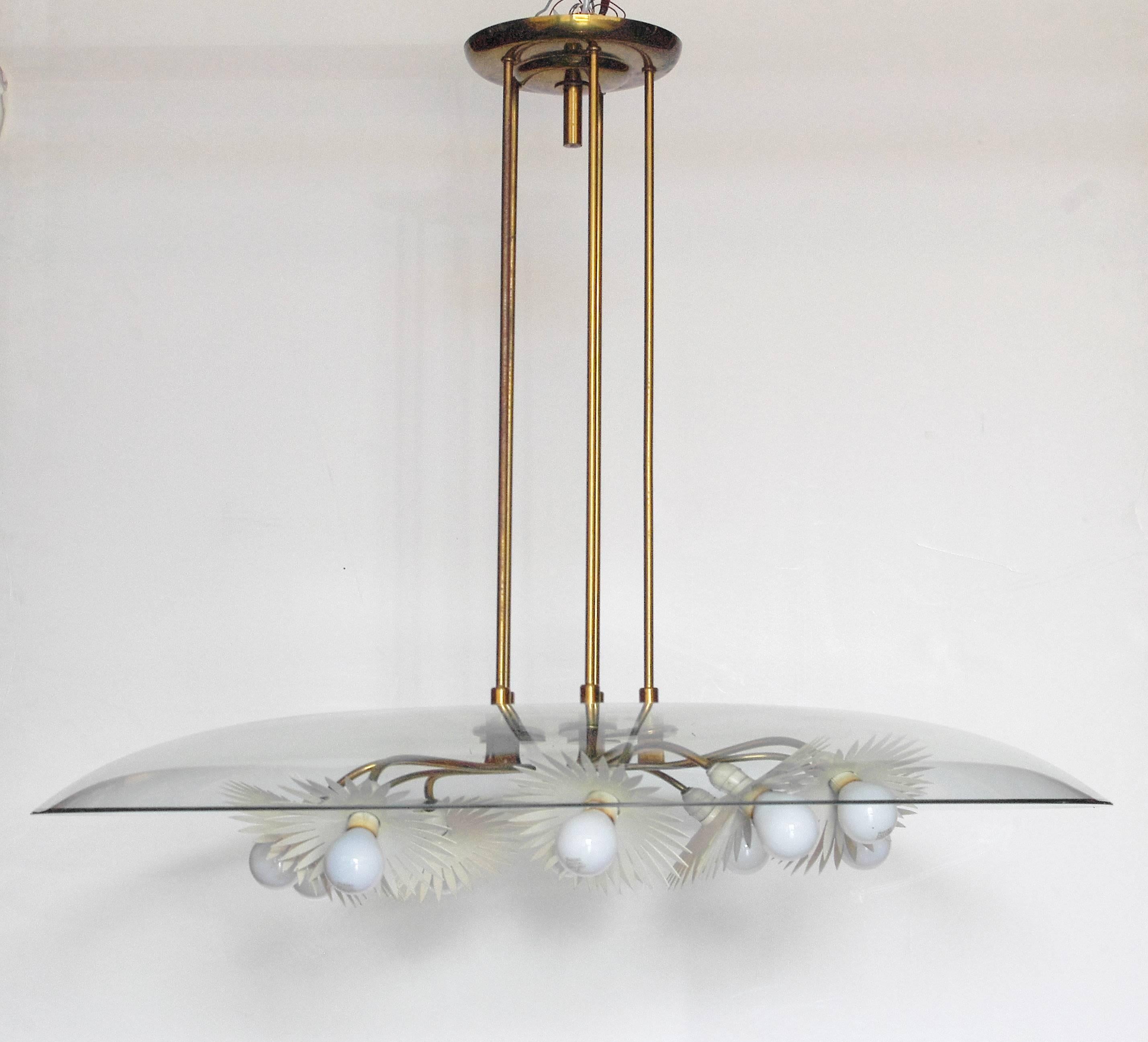 Important Italian chandelier with beveled glass, brass, and painted aluminum. Designed by Pietro Chiesa, manufactured by Fontana Arte, circa 1948 / Made in Italy
Currently all parts are in original condition including the light sockets which are not